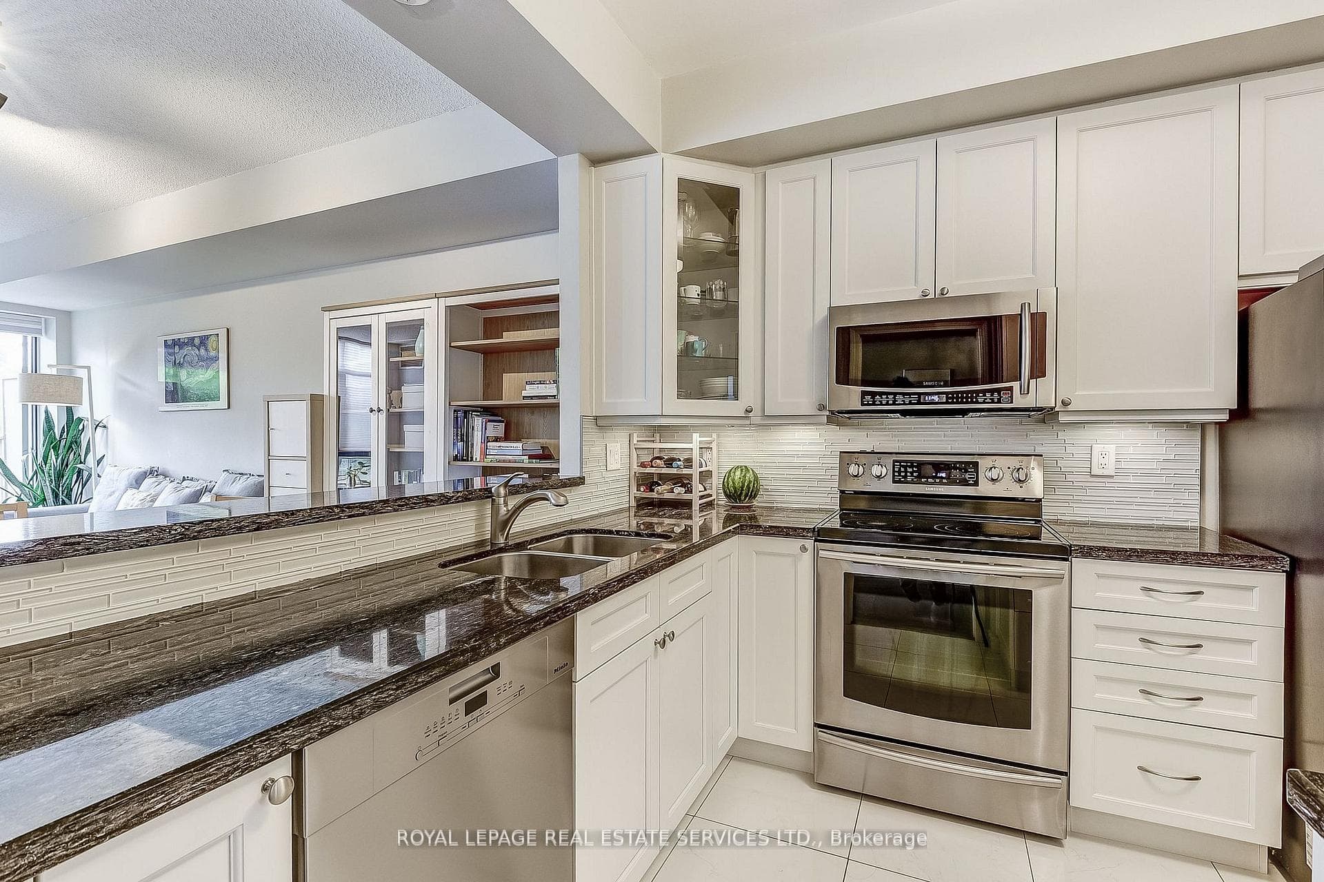 935 Royal York Road Unit 208 photo 13