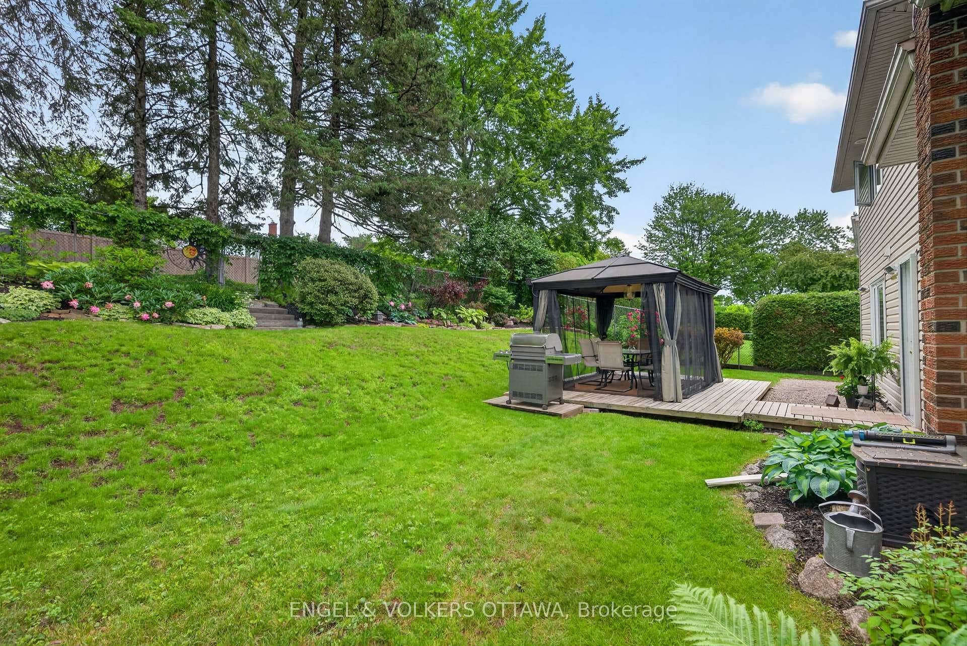 19 Woodhill Crescent photo 33