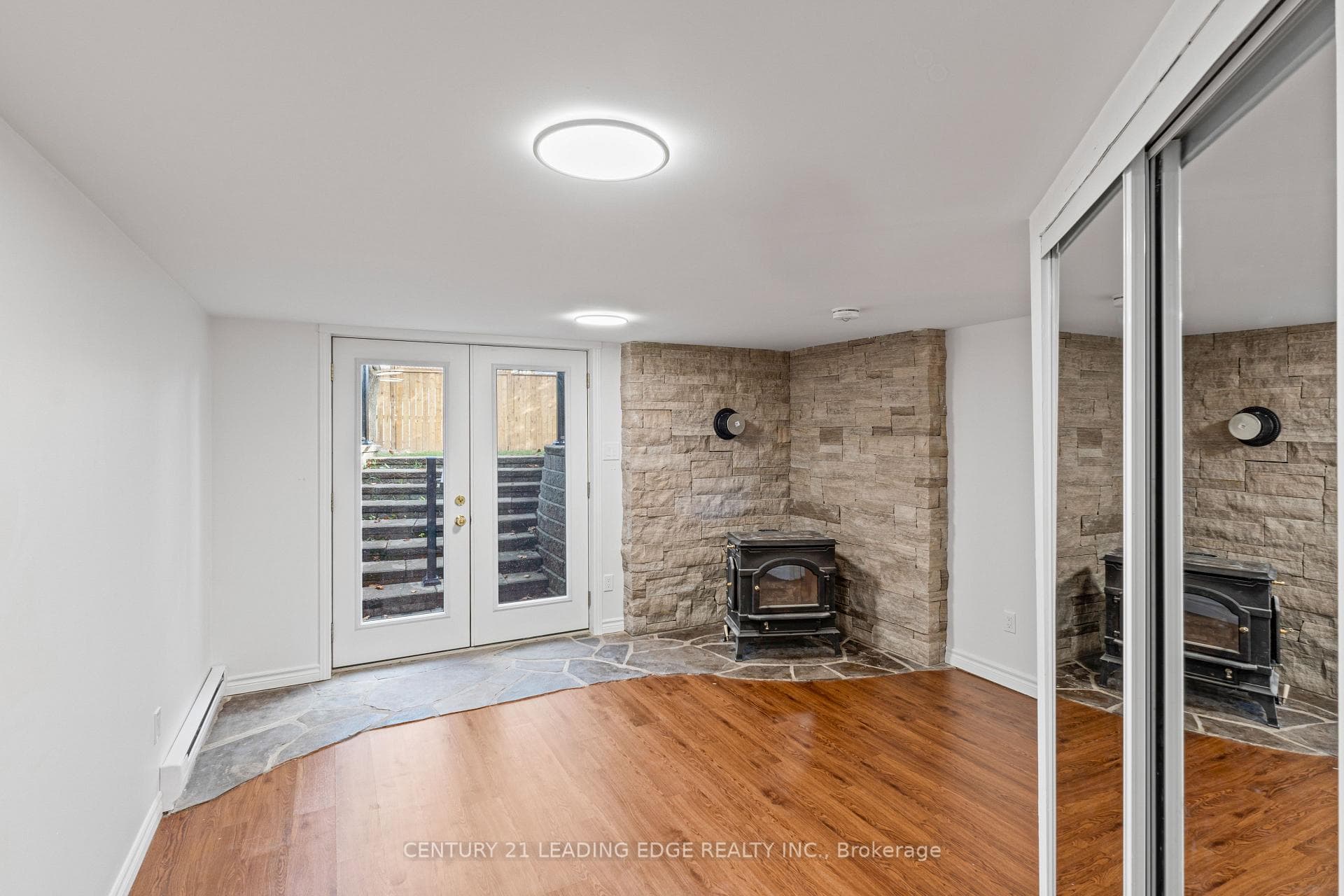 31 Strike Avenue photo 14