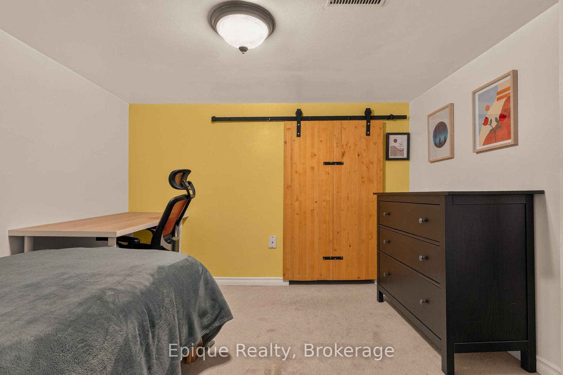 93 Graham Avenue photo 29