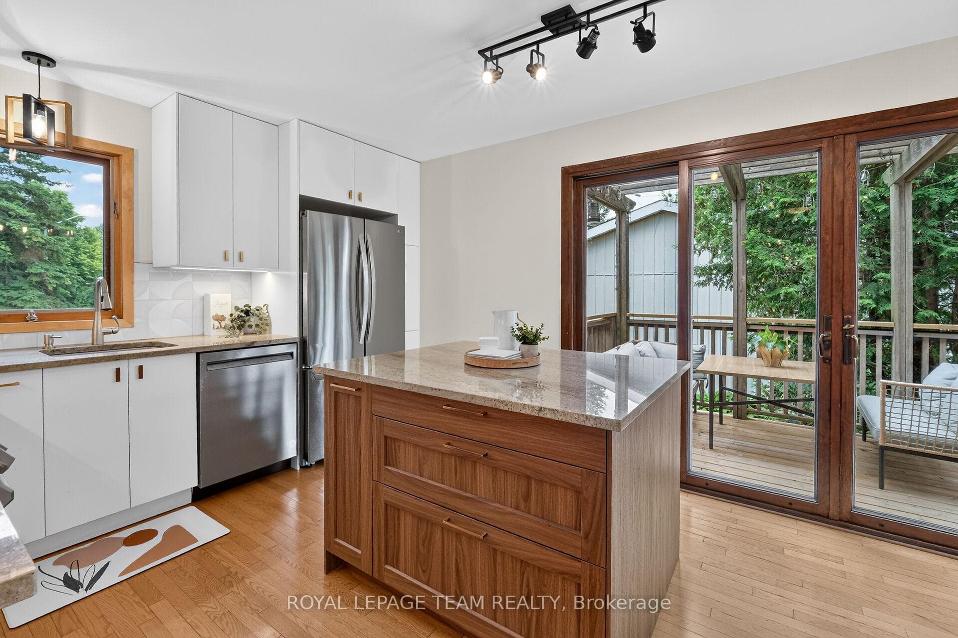 1282 Alloway Crescent photo 21