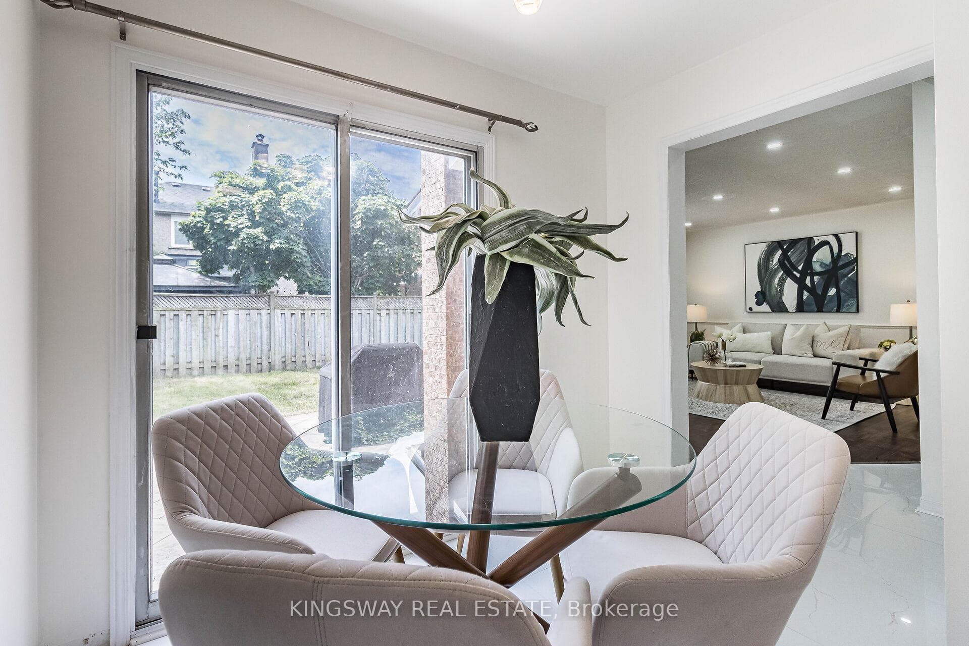 2050 Oak Bliss Crescent photo 13
