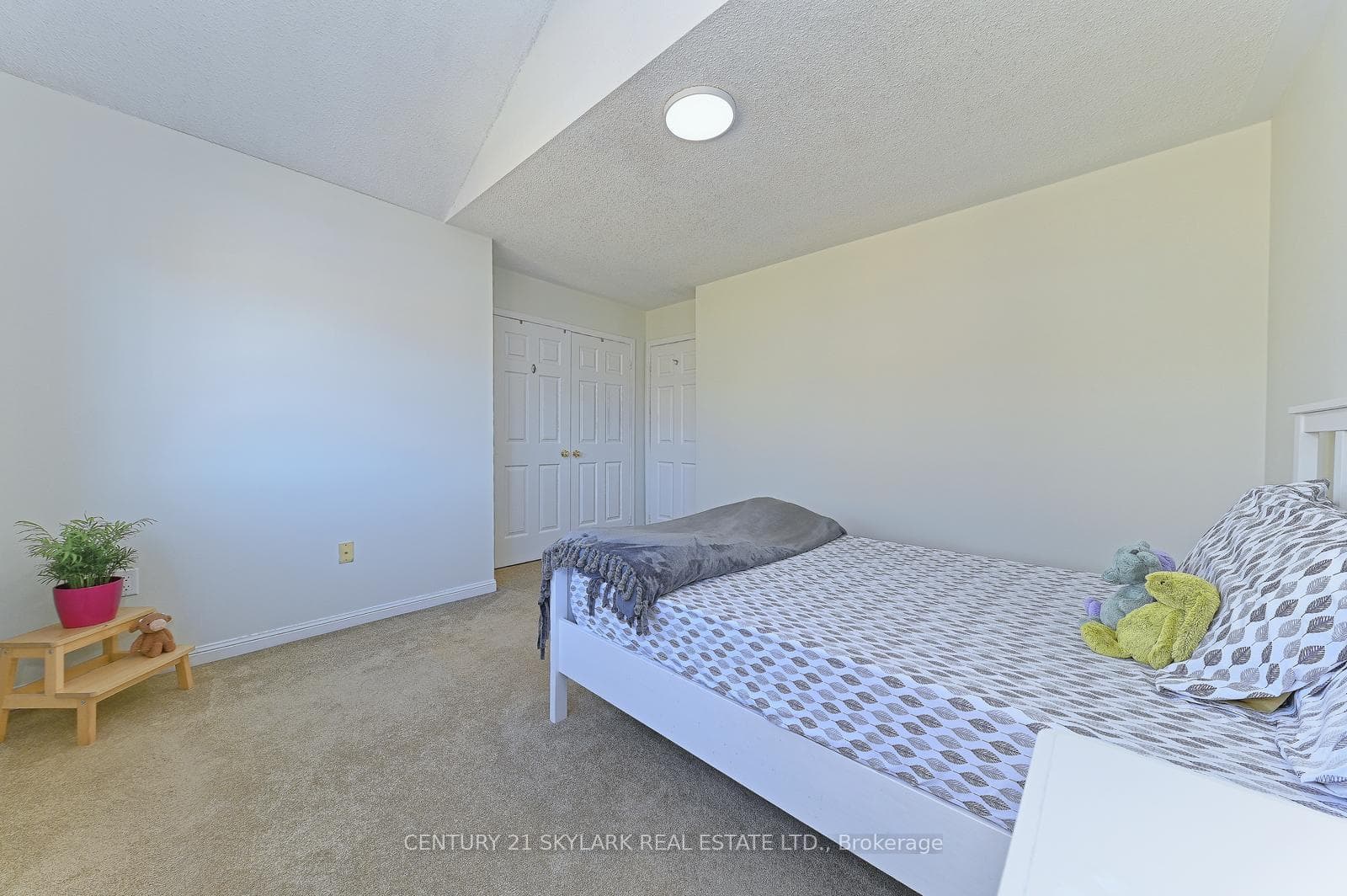 14 Cogswell Crescent photo 24