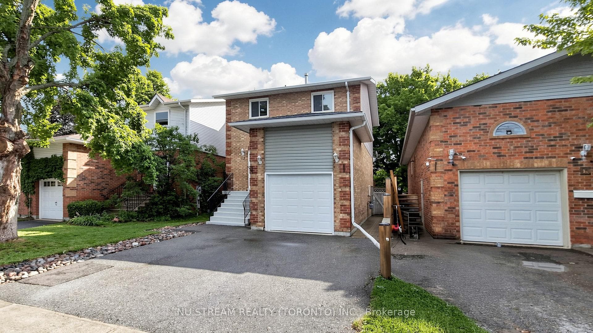 17 Newlands Avenue photo 1
