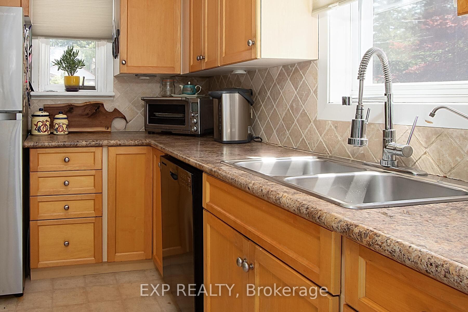 268 Hall Street photo 15