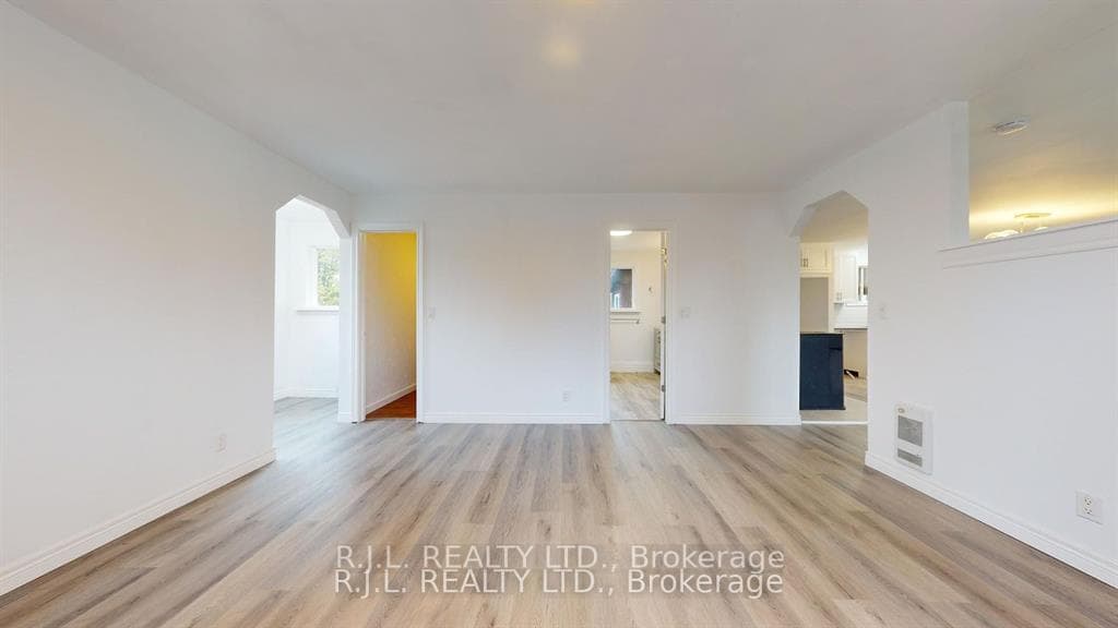 582 Sutton Road photo 23