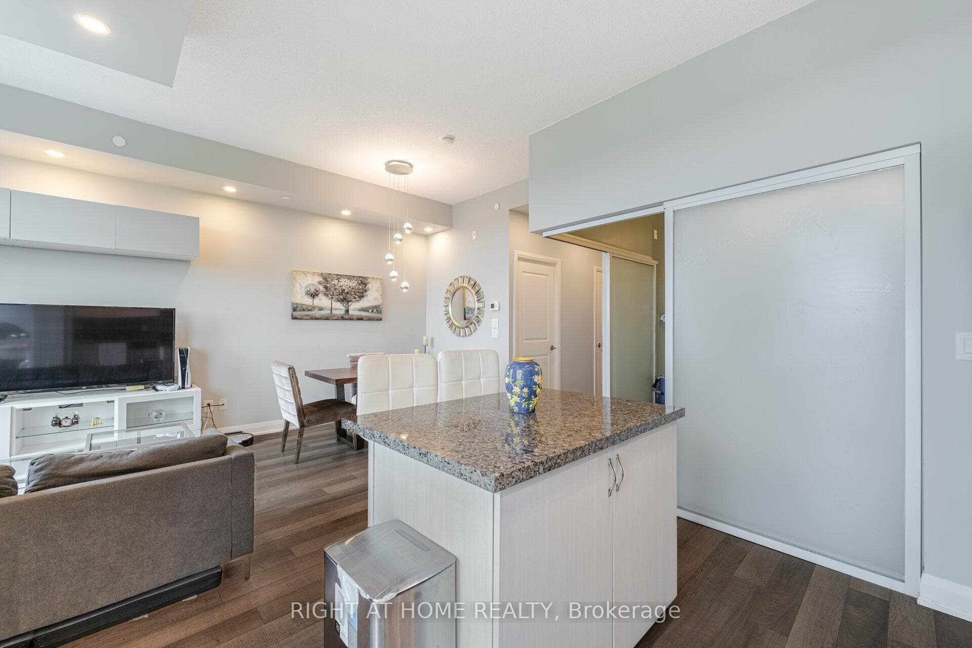 8763 Bayview Avenue Unit 727 photo 14