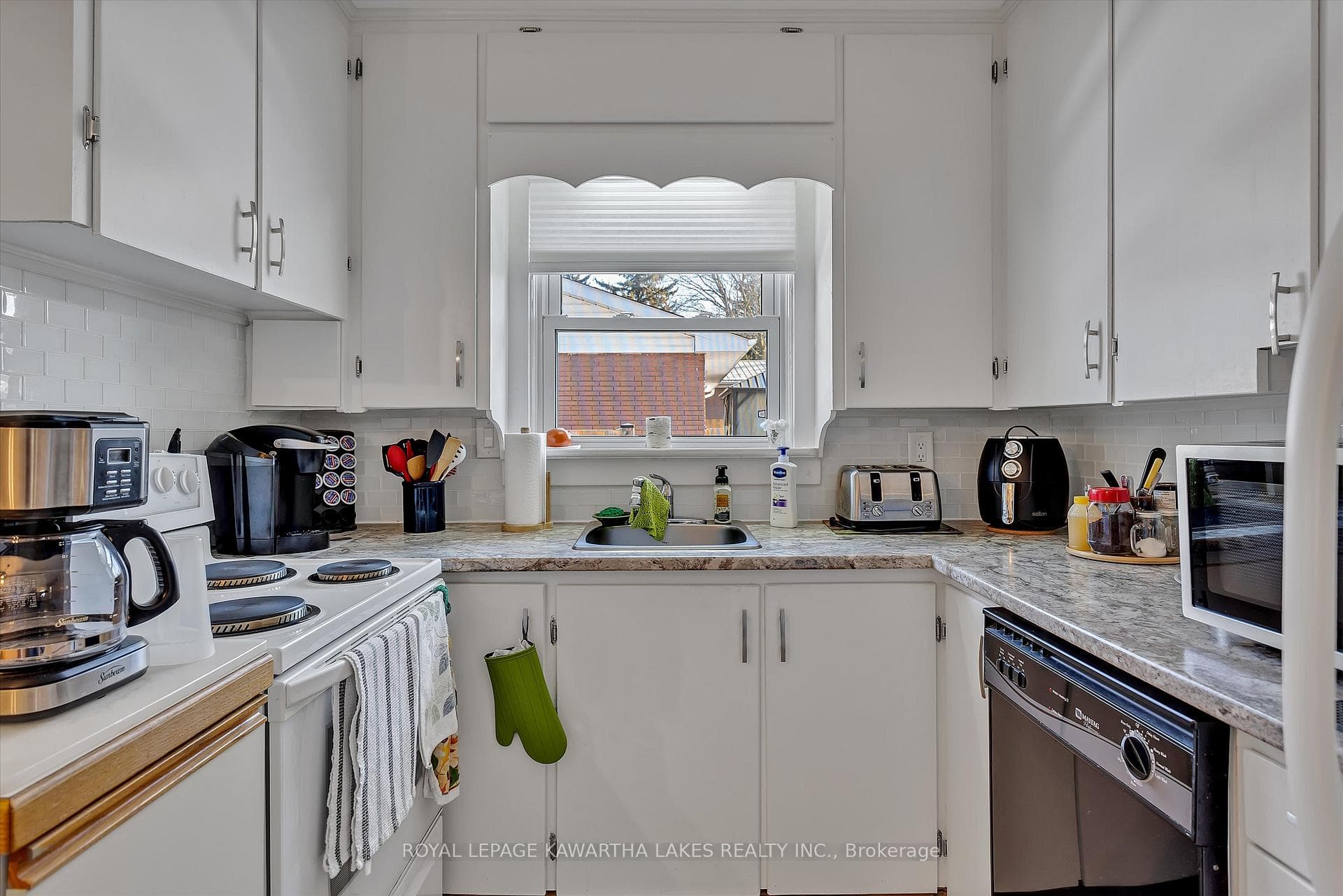 25 Kawartha Drive photo 11