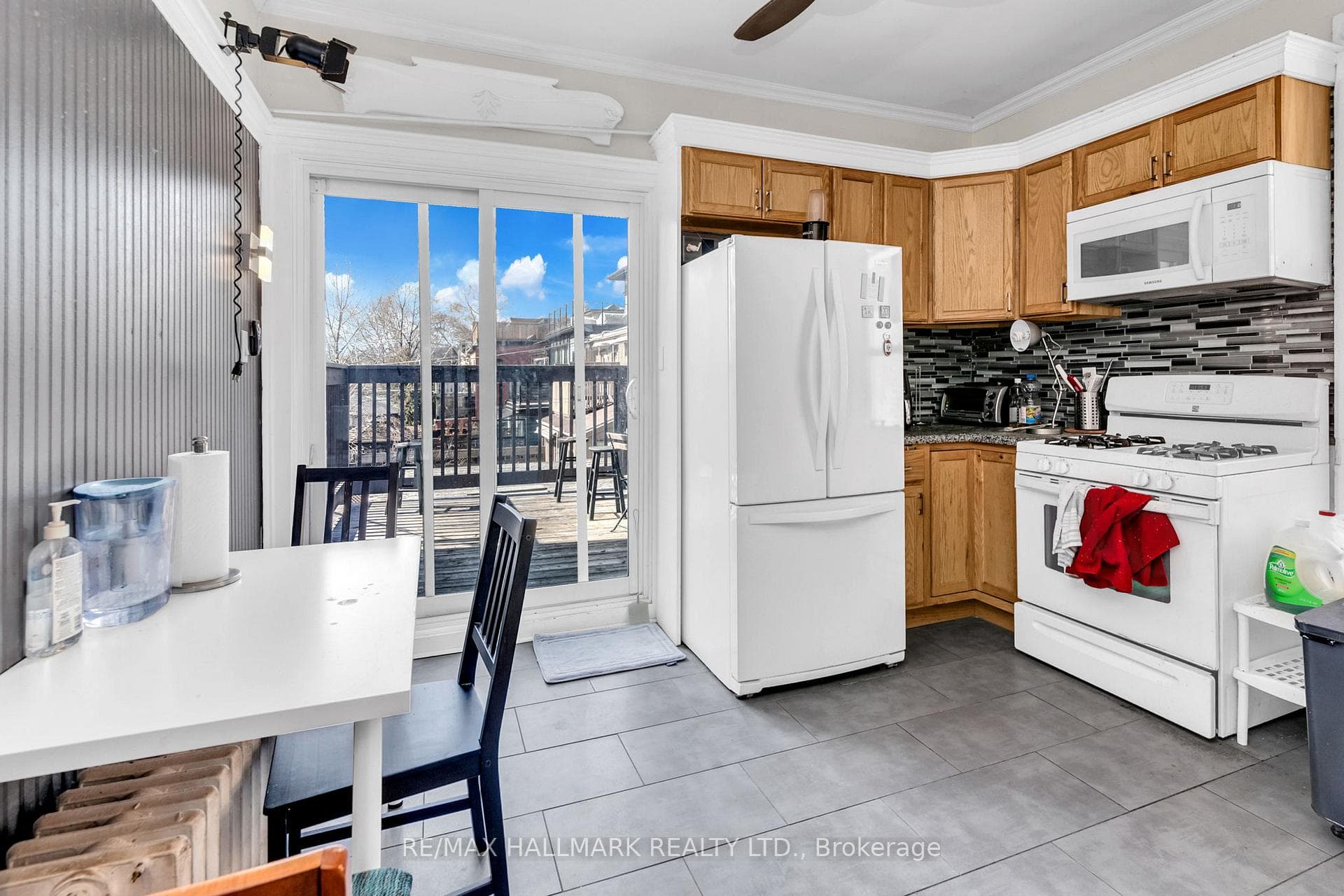586 Spadina Avenue Unit Upper photo 10