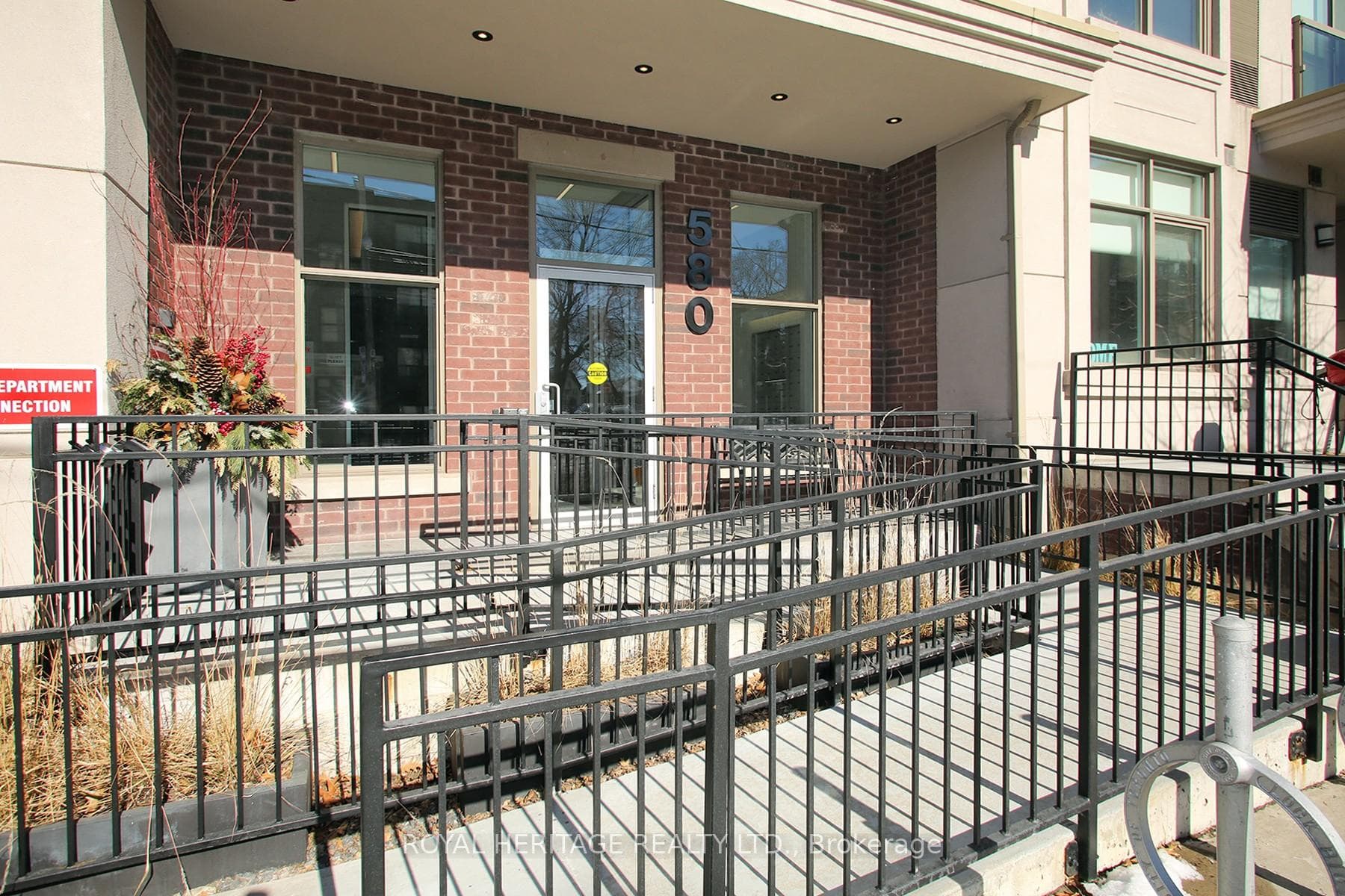 580 Kingston Road Unit 109 photo 27