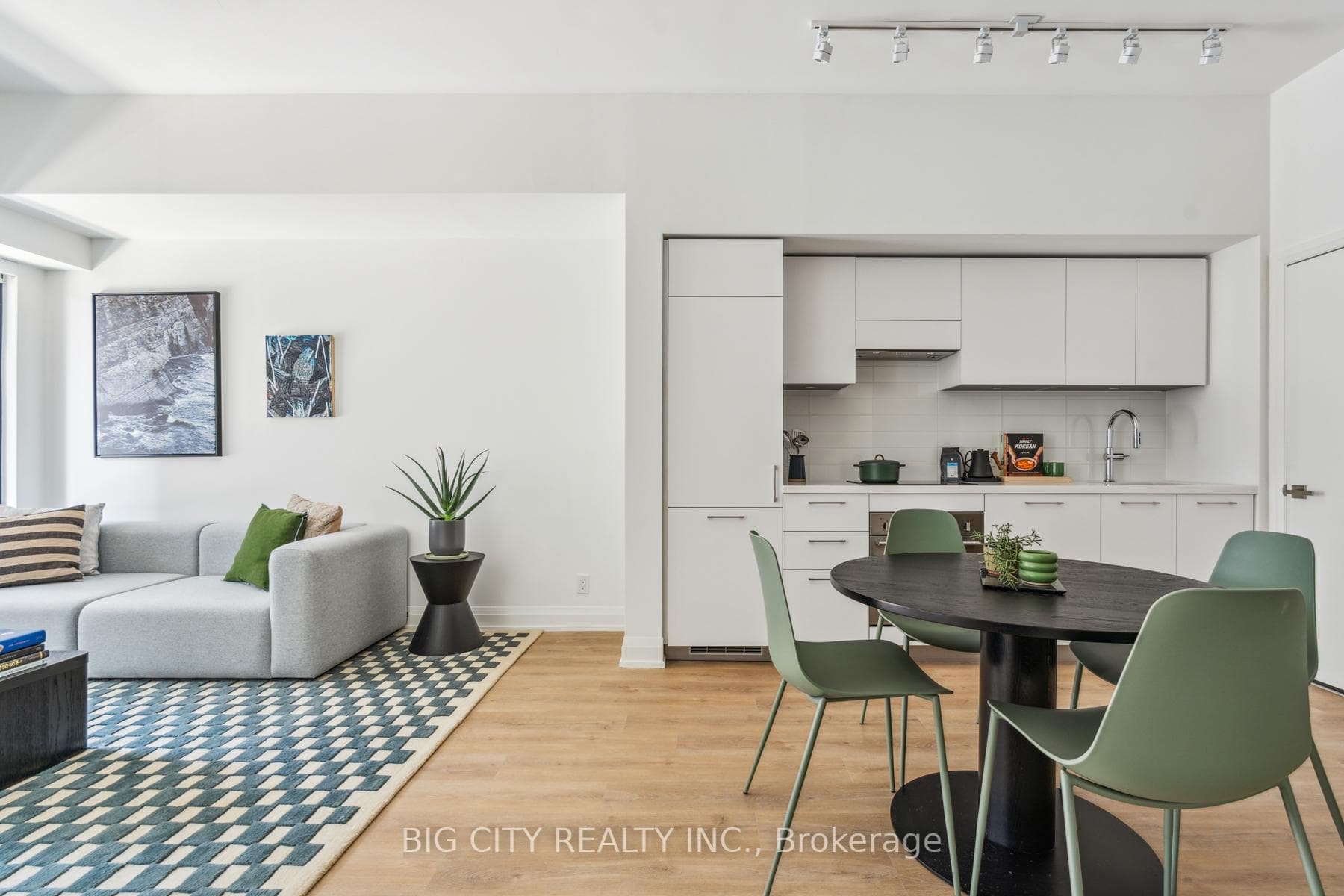 36 Brentcliffe Road Unit 604 photo 2