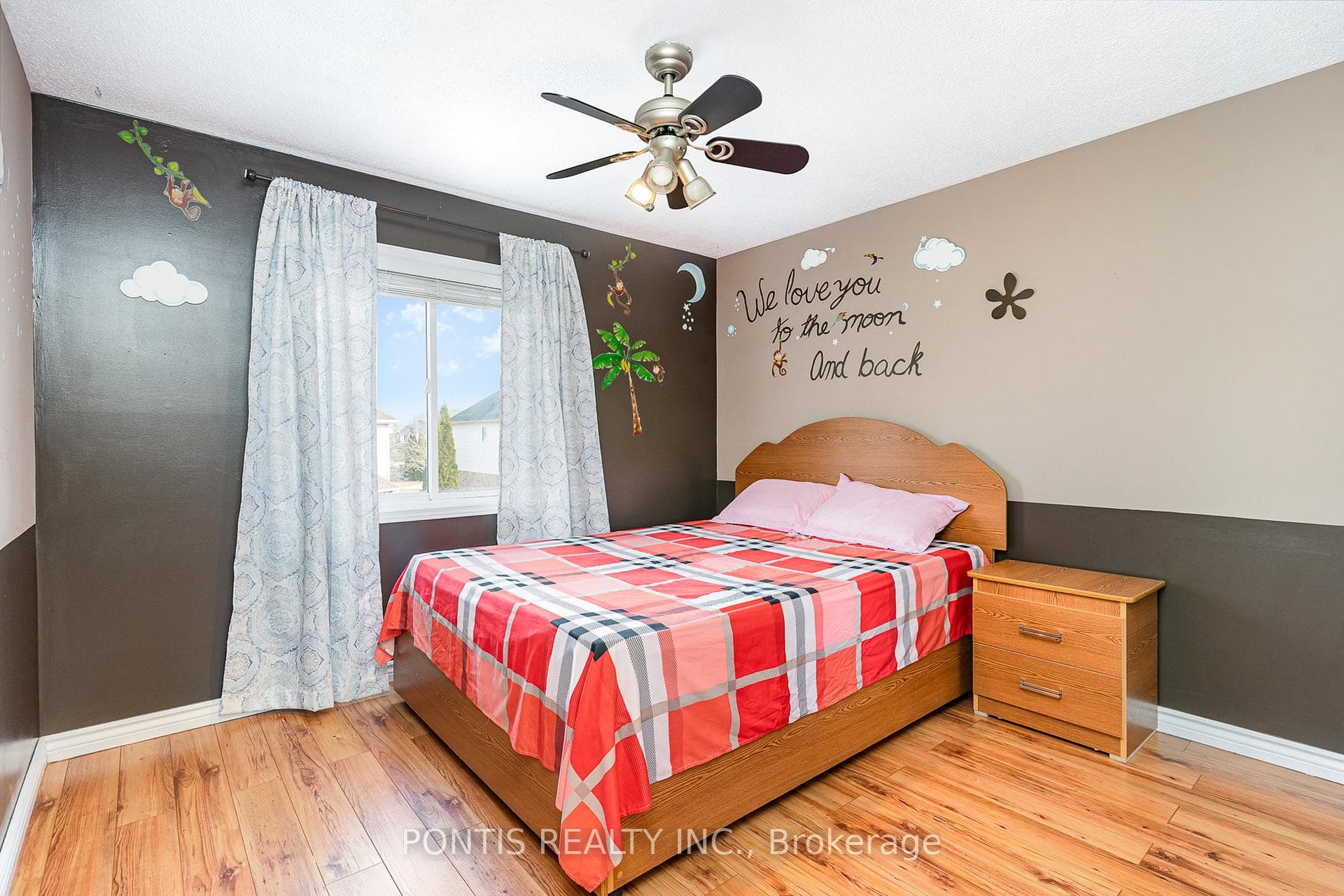 8 Sweeney Crescent photo 15
