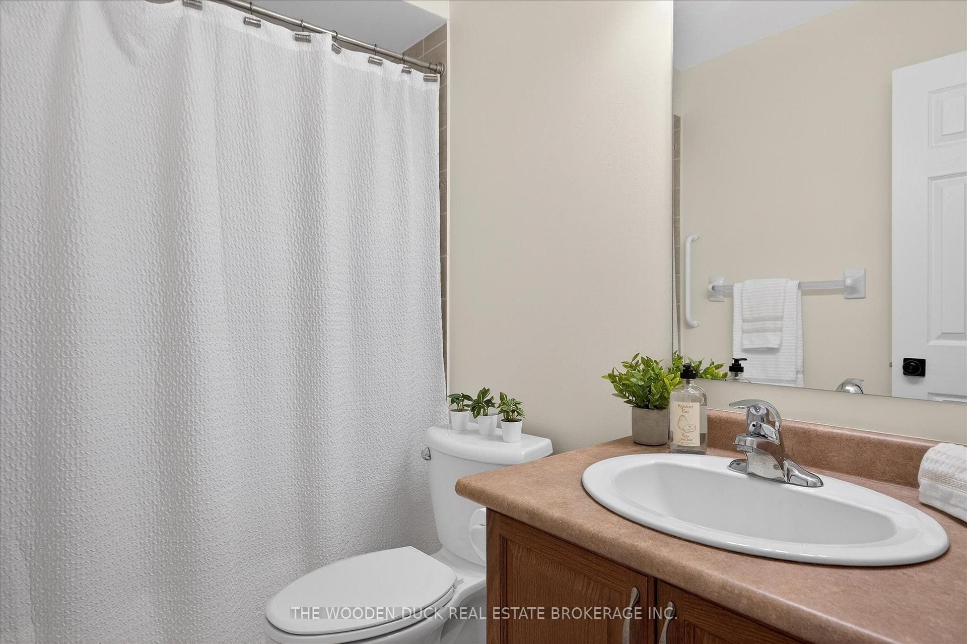 main floor 4 pc bath