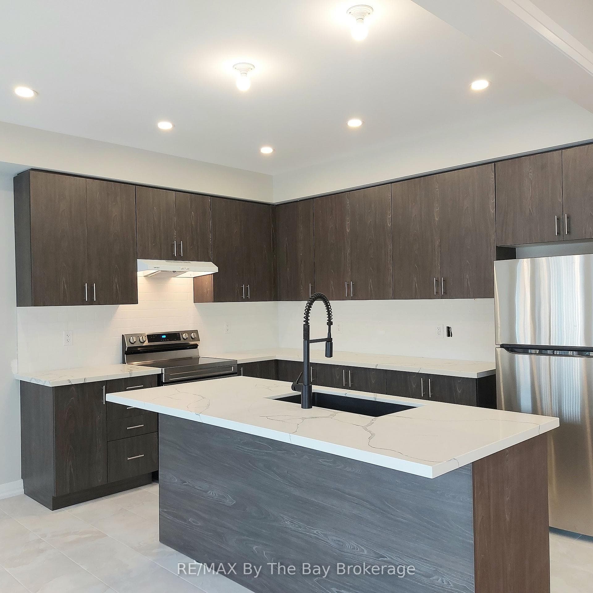 19 Federica Crescent photo 11