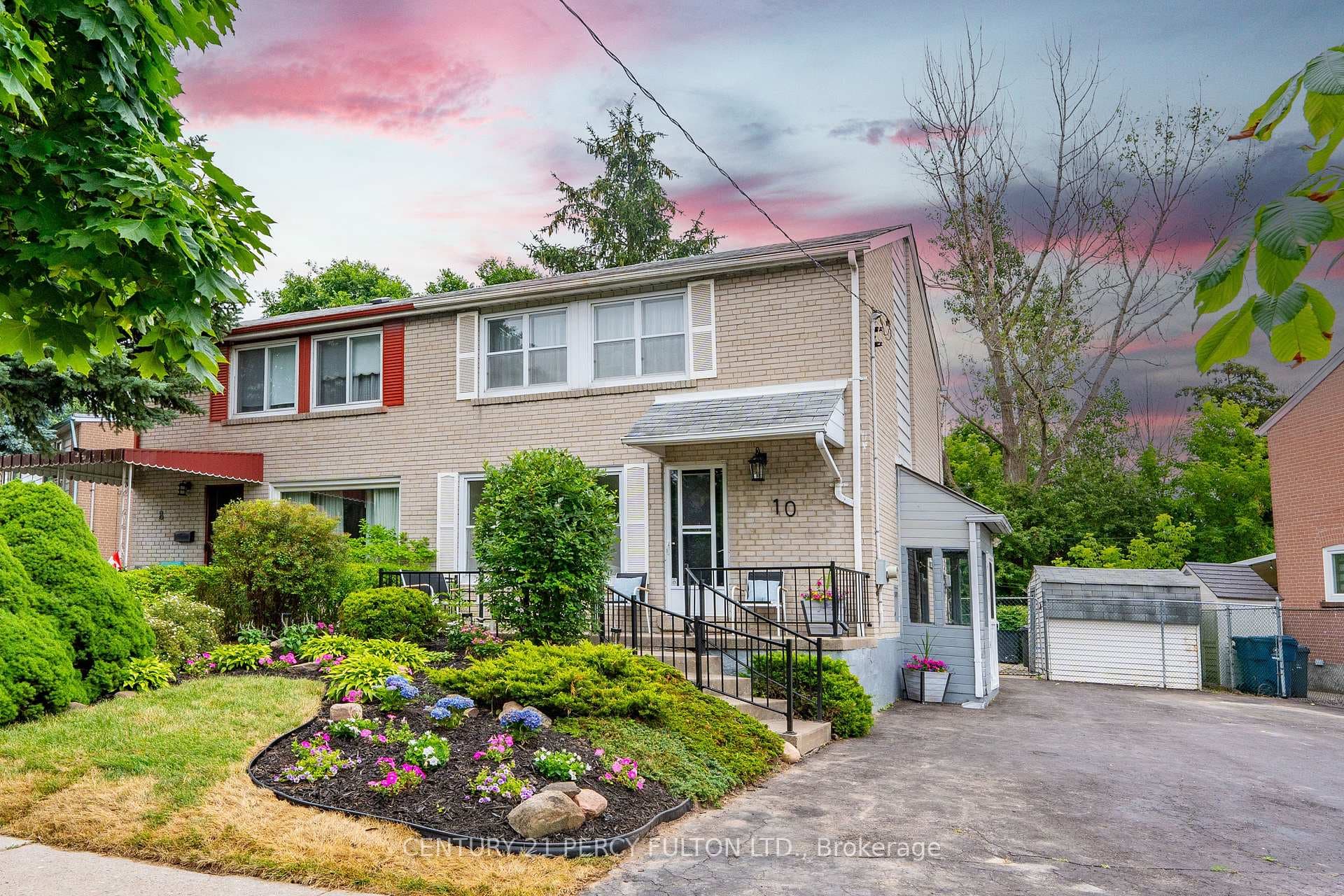 10 Chestnut Crescent photo 1