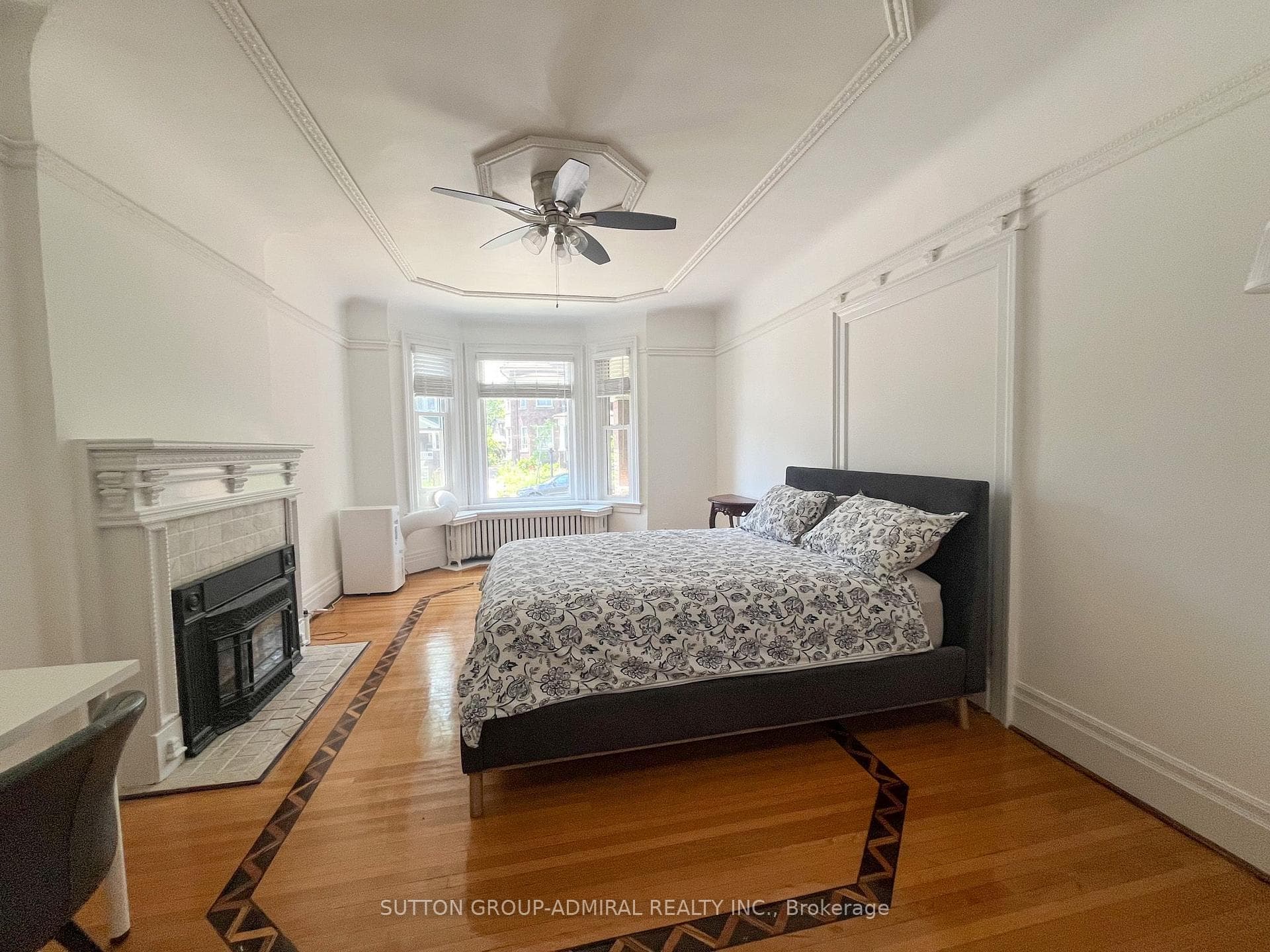 Enormous Bedroom with bay window
