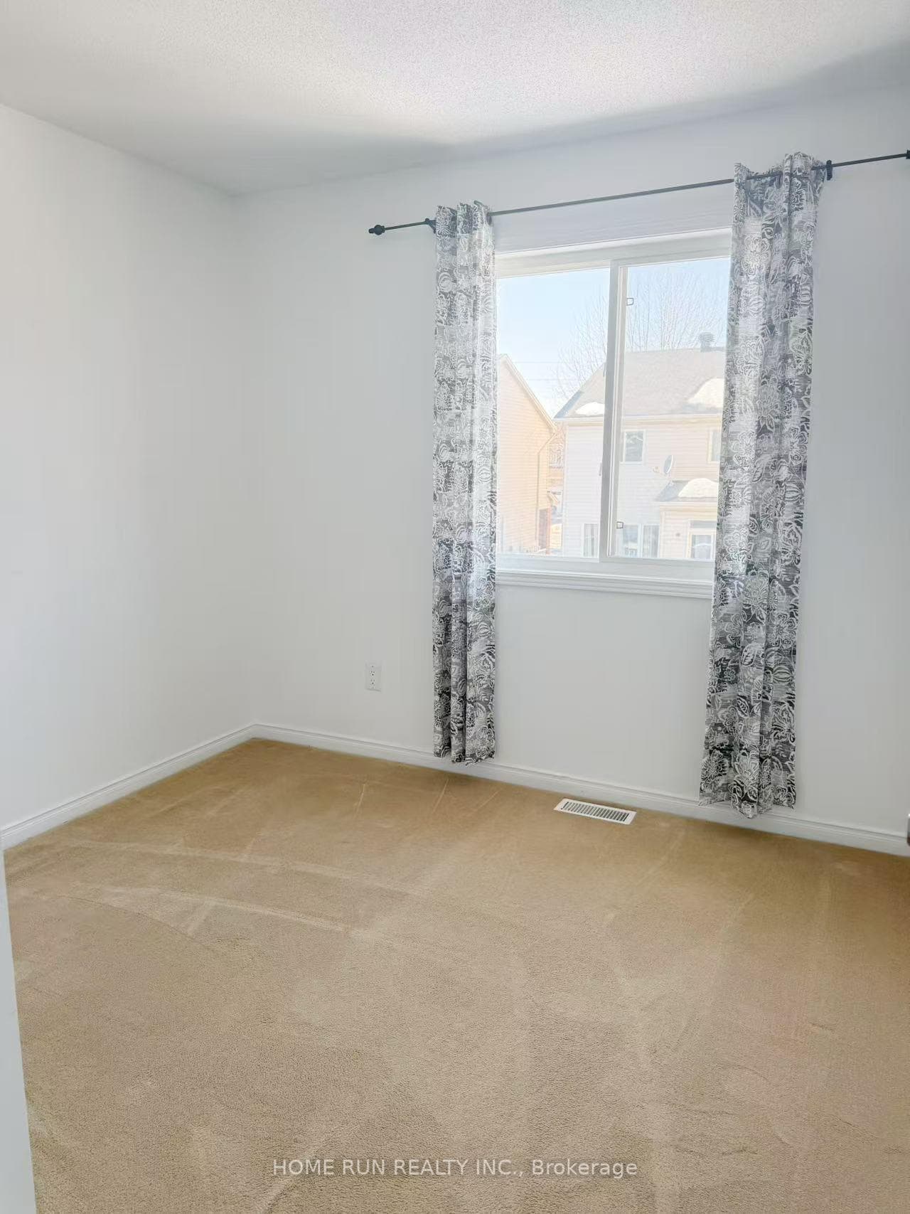 330 Applecross Crescent photo 23