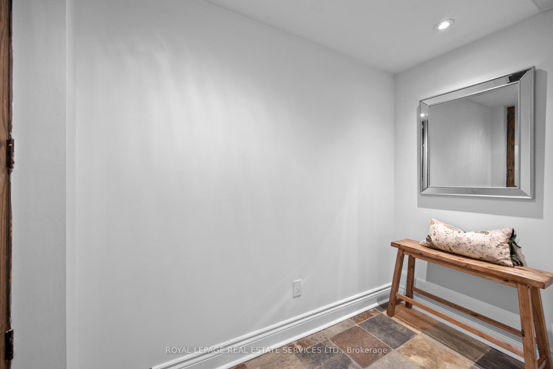 49 Meadowvale Drive photo 35