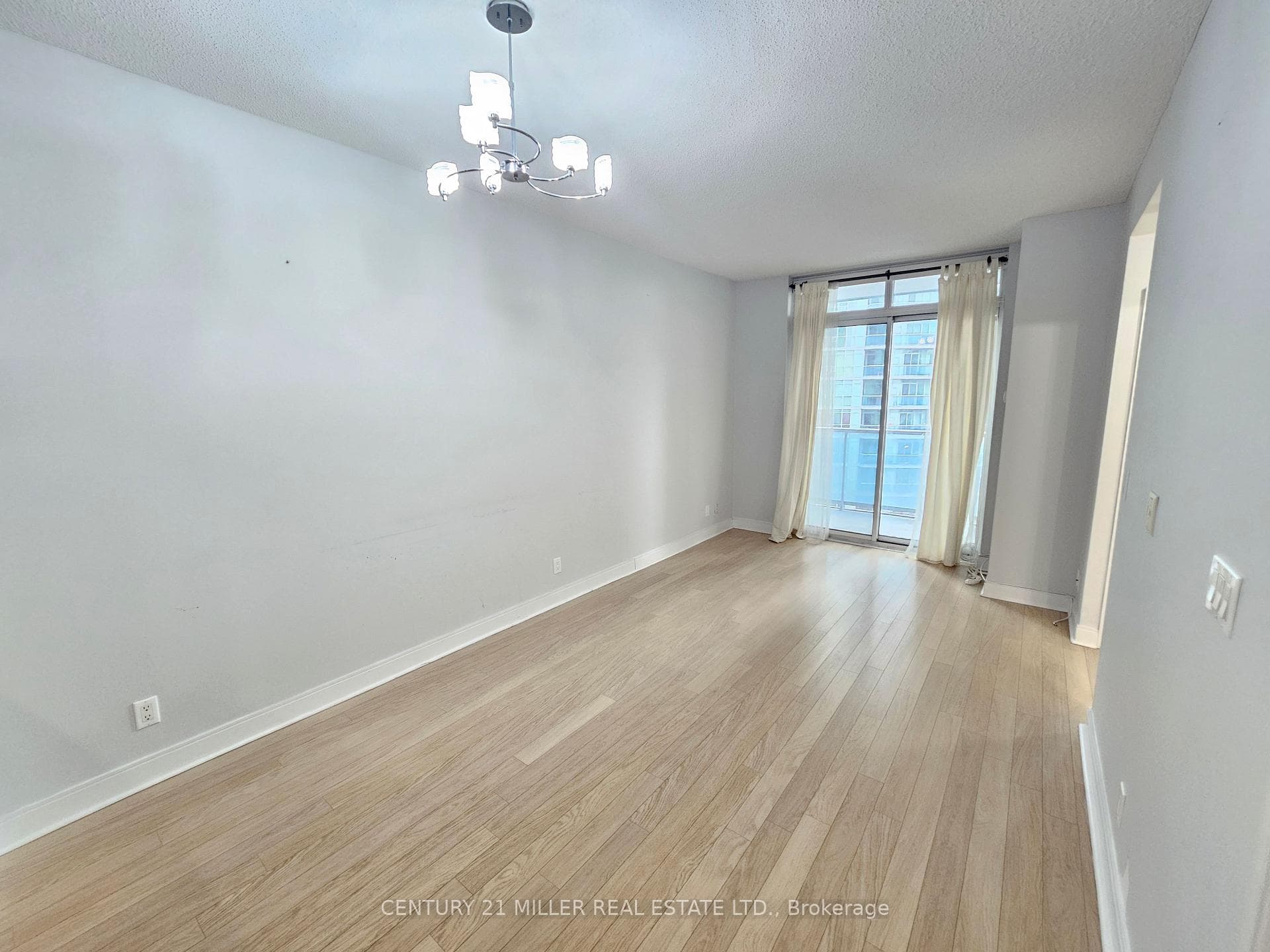 90 Absolute Avenue Unit 808 photo 15