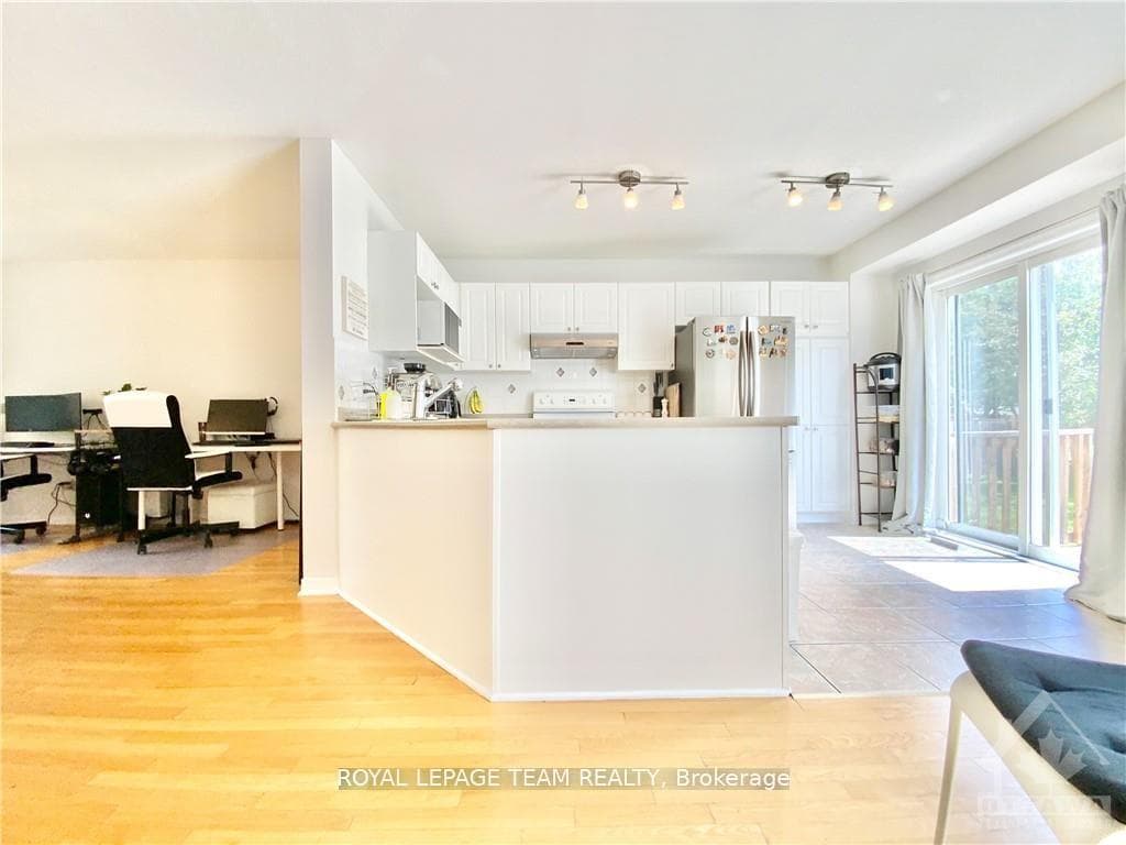 64 Tobermory Crescent photo 6