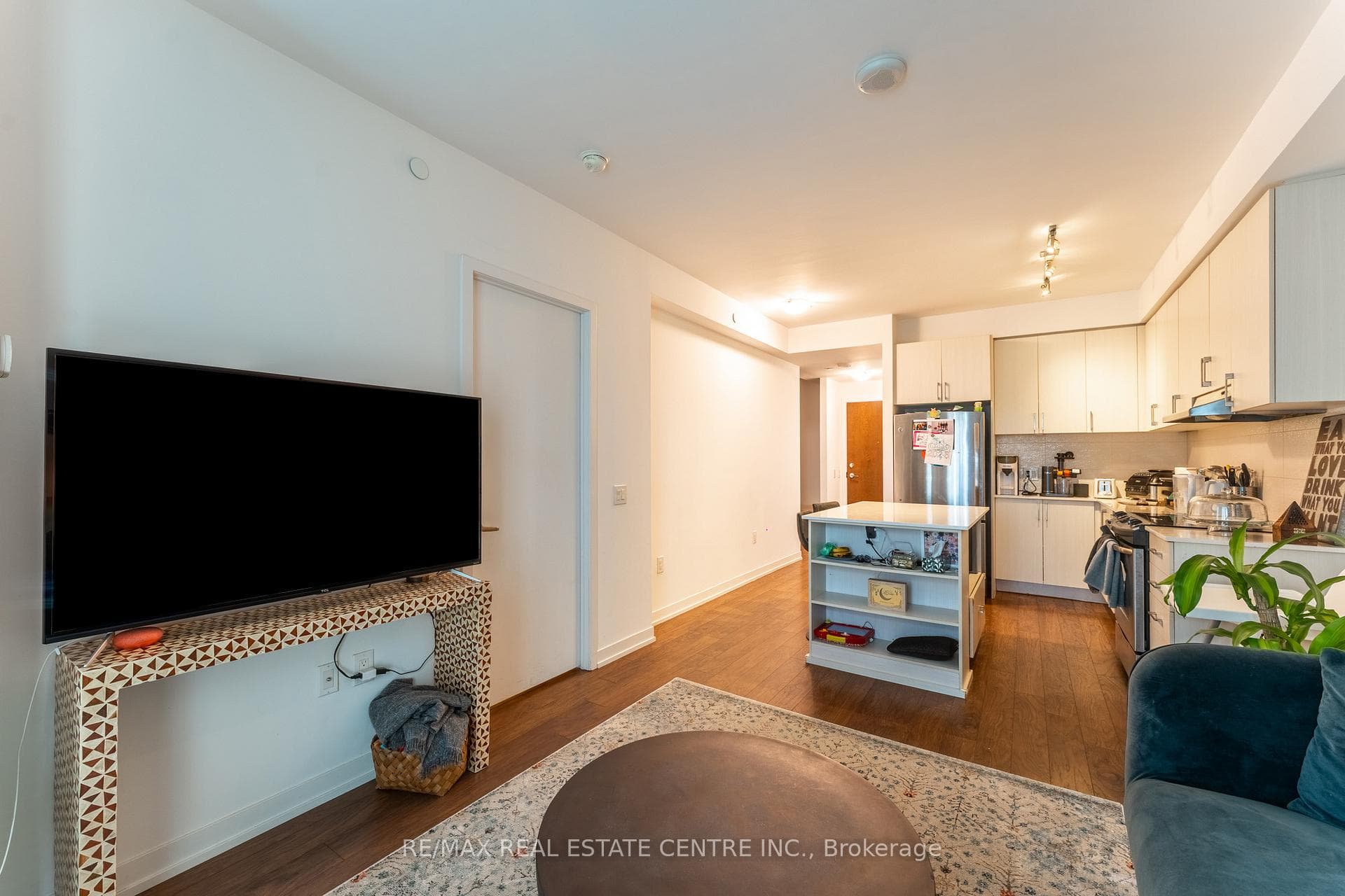2560 Eglinton Avenue Unit 906 photo 9