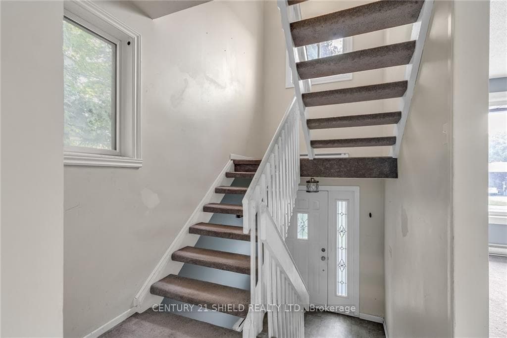 712 GLENGARRY Boulevard photo 17