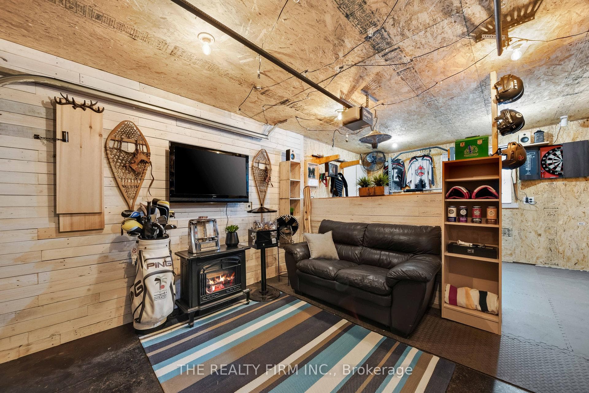 599 John Street photo 43