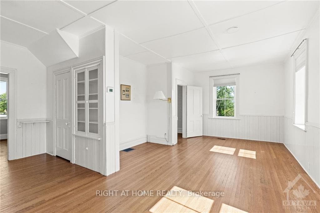 5080 ALBION Road photo 8