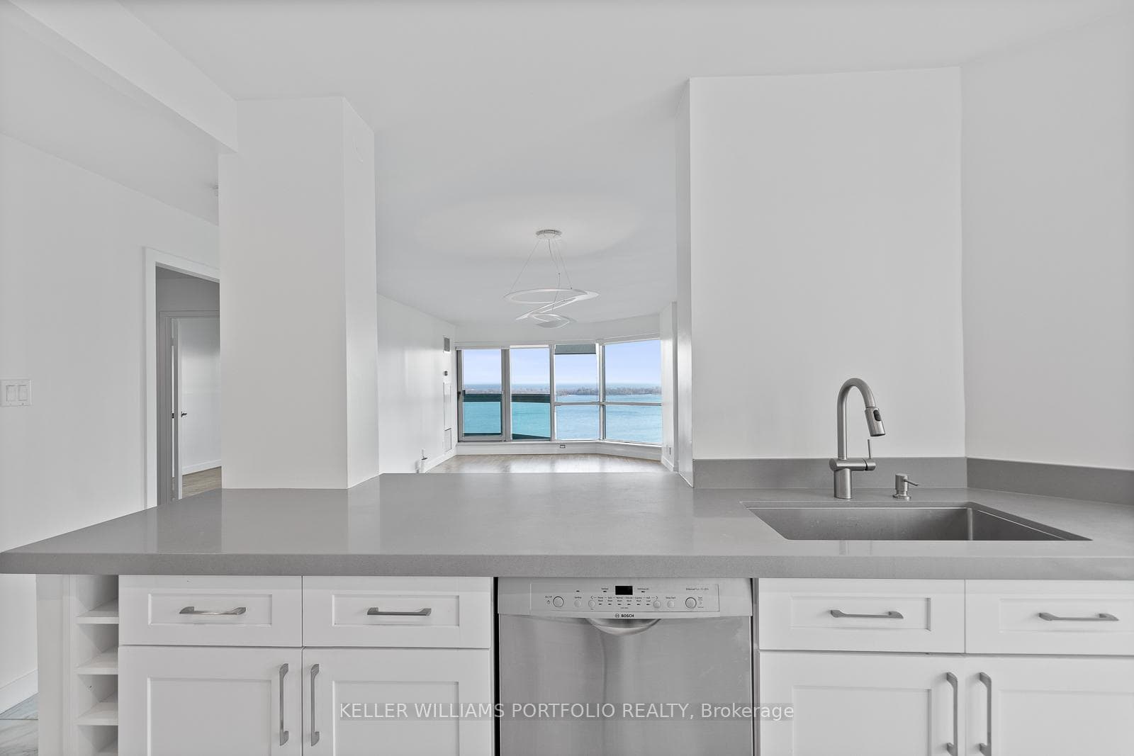 10 Yonge Street Unit 2212 photo 17
