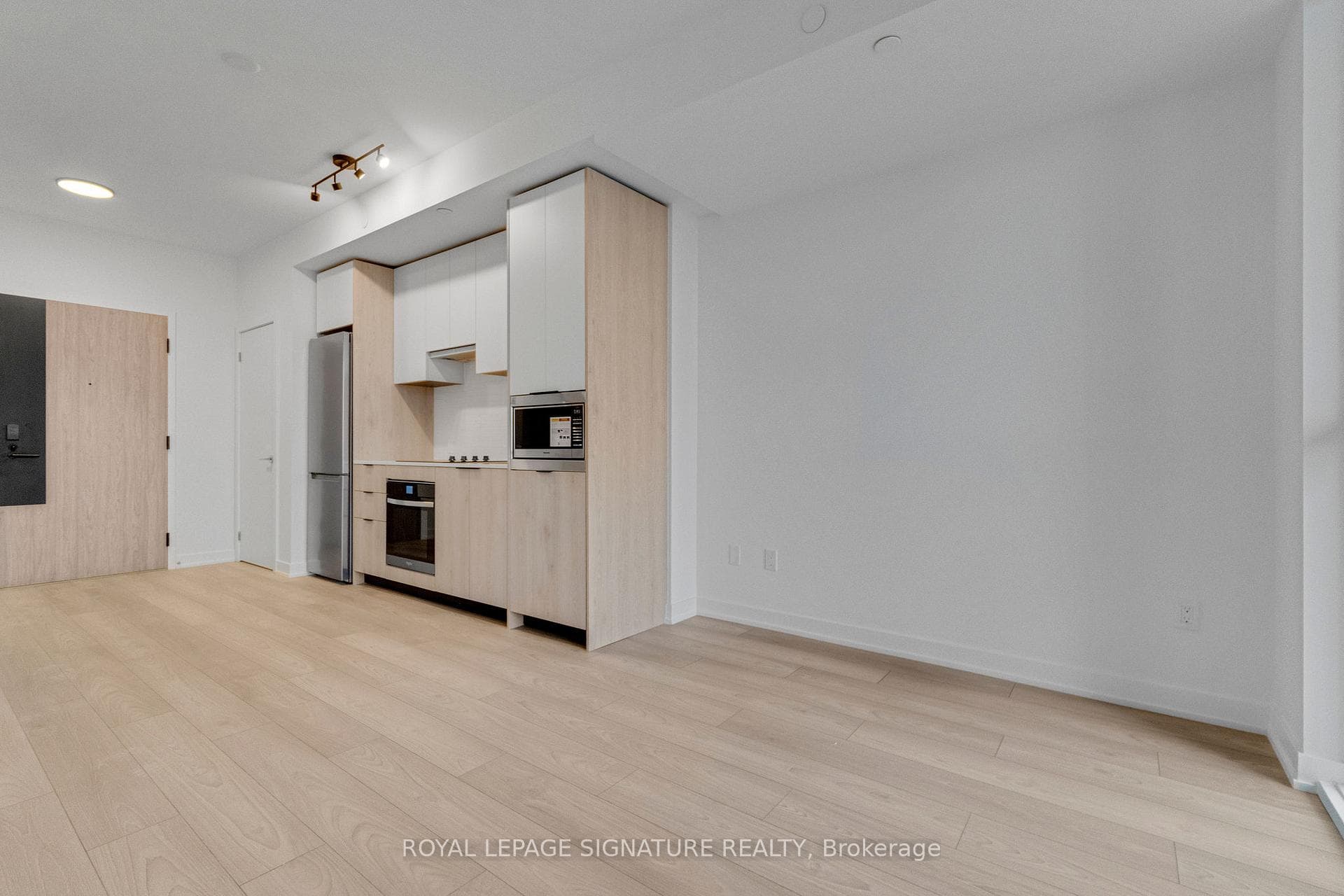 1007 The Queensway N/A Unit 722 photo 18