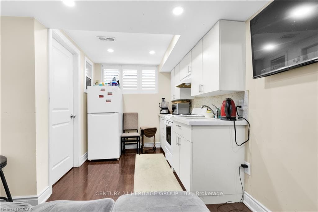 1354 Upper Sherman Avenue photo 25