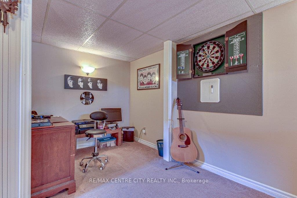 112 Harold Court photo 26