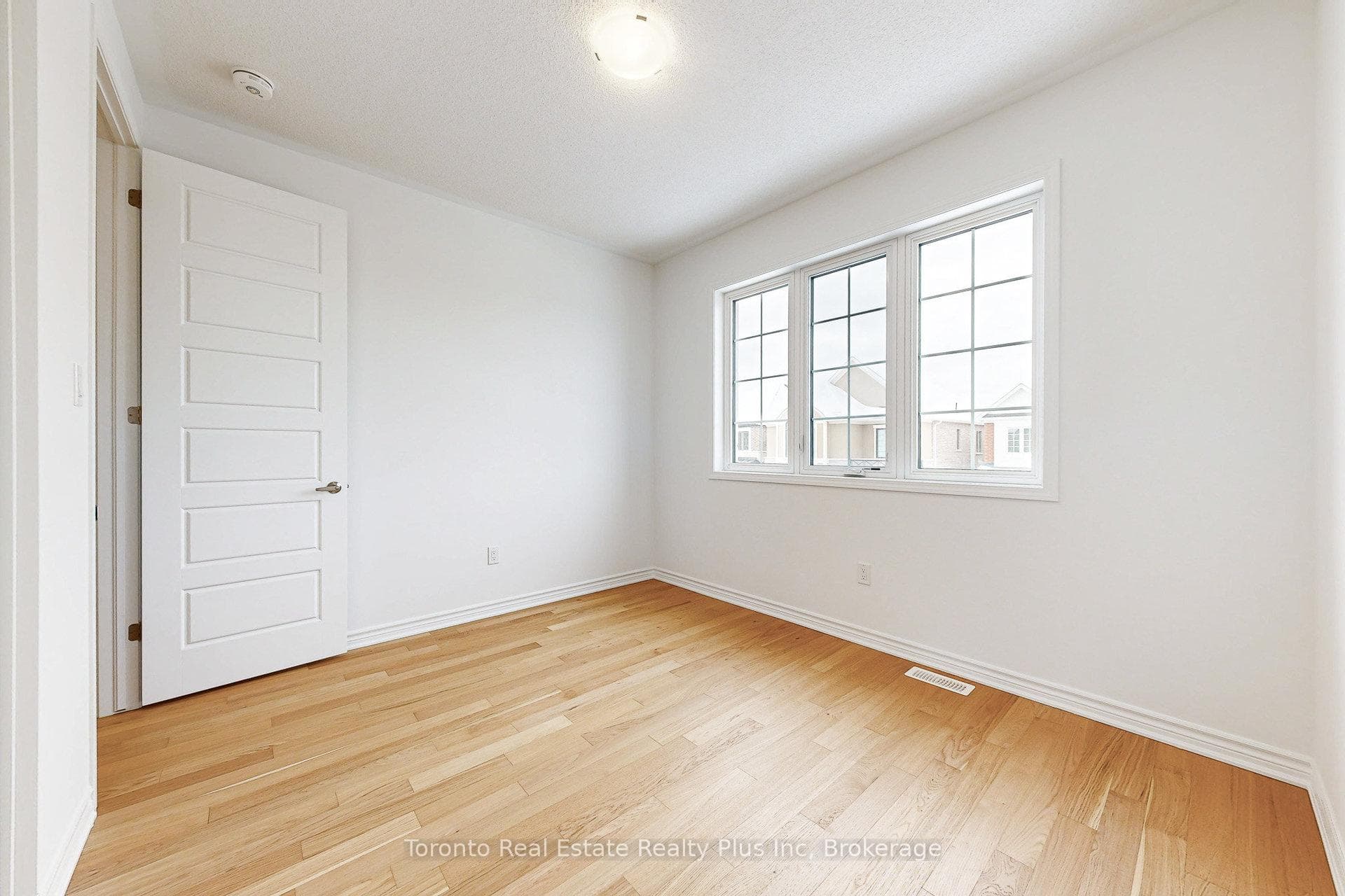 1476 Melville bonus Crescent photo 43