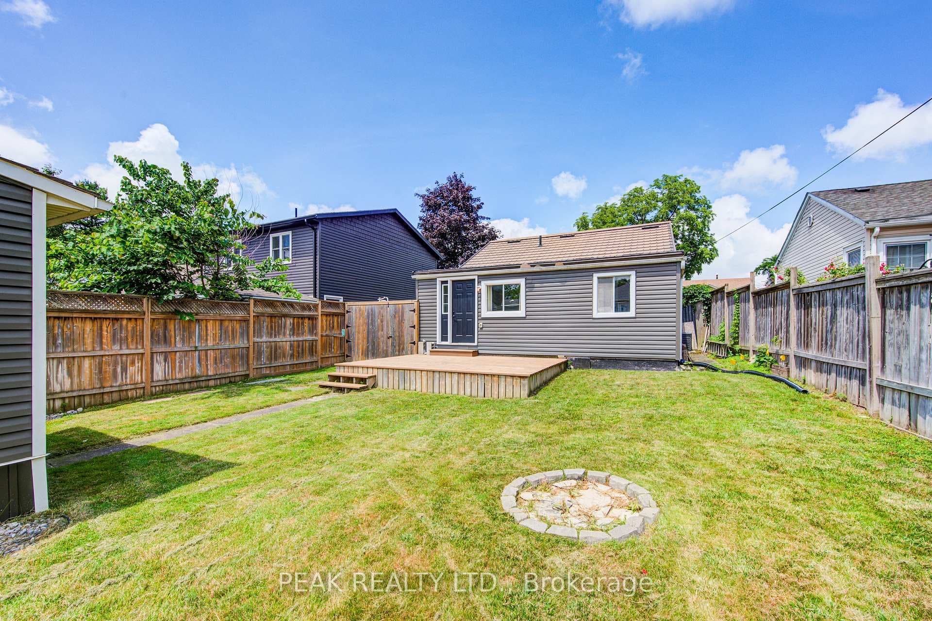 694 Elizabeth Street photo 33