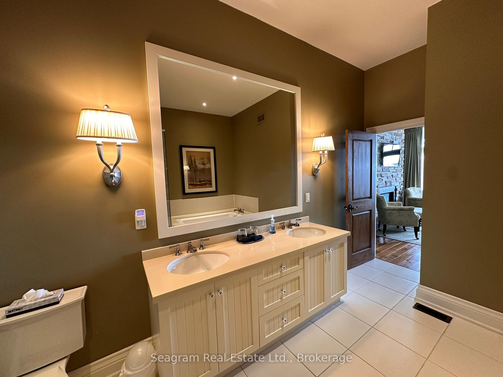 primary ensuite bathroom