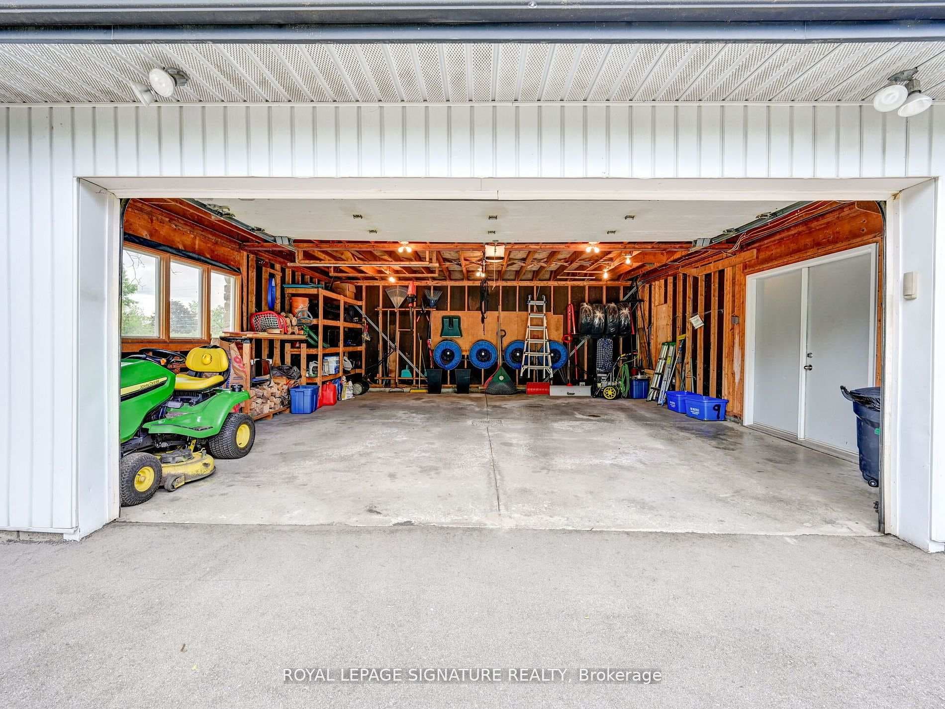 9 Fallbrook Lane photo 32