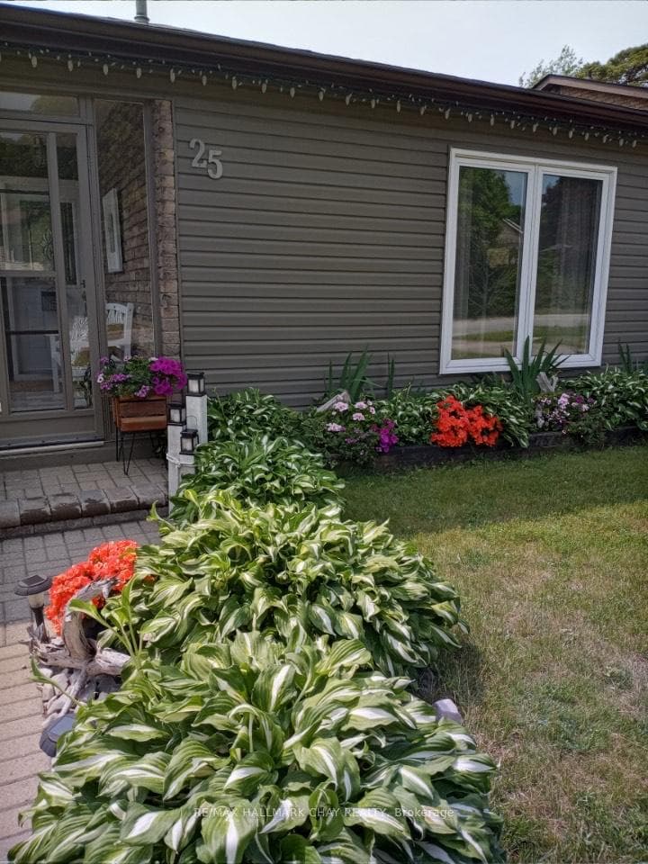 25 Shelley Lane photo 1