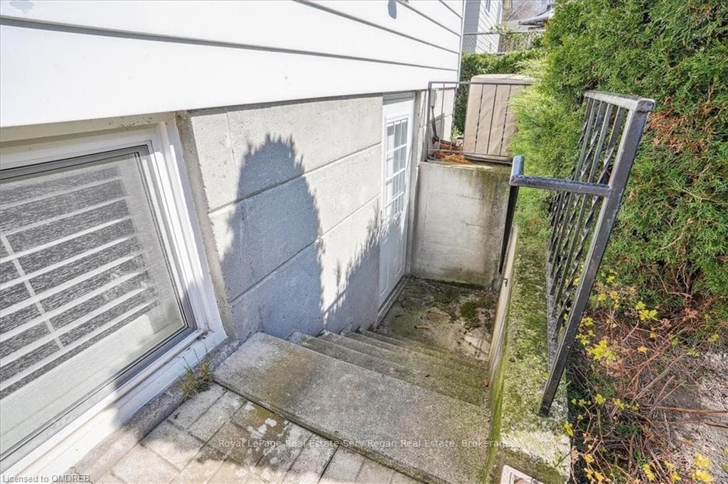 54 HANOVER Place photo 23