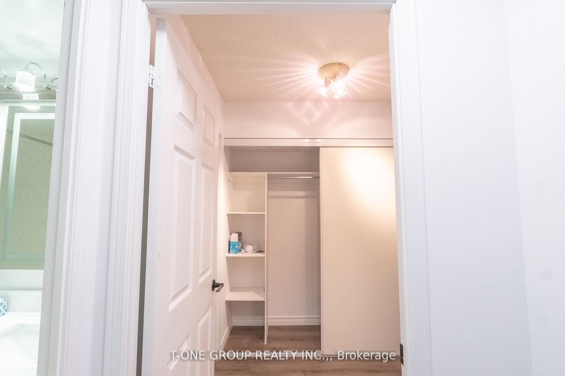 29 Pemberton Avenue Unit 605 photo 15