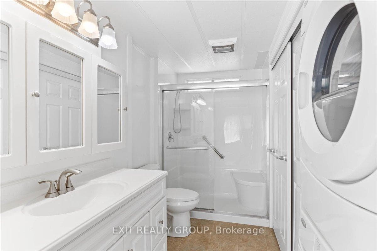 40 Linden Boulevard photo 19