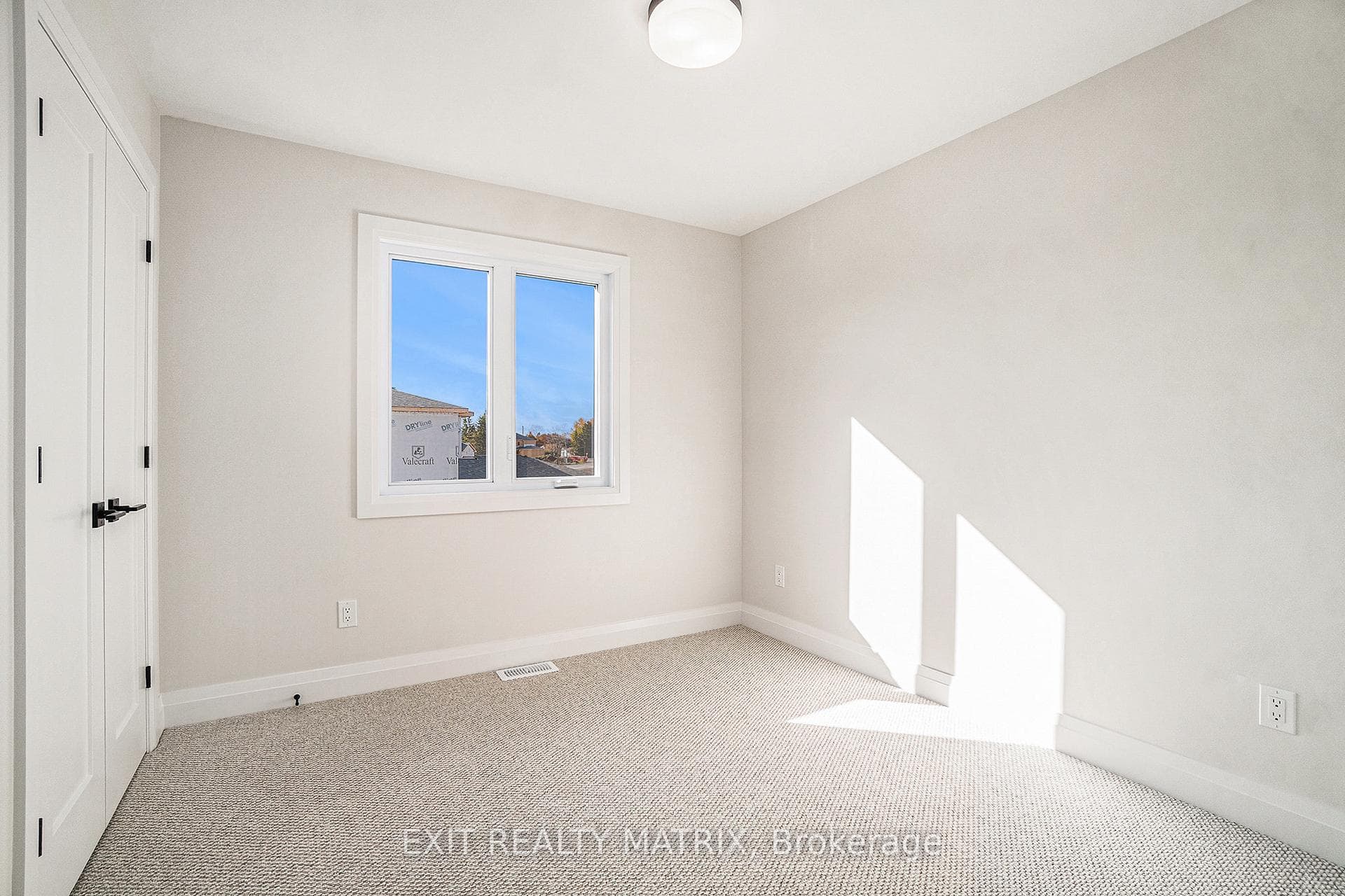 258 Sam Avenue photo 19