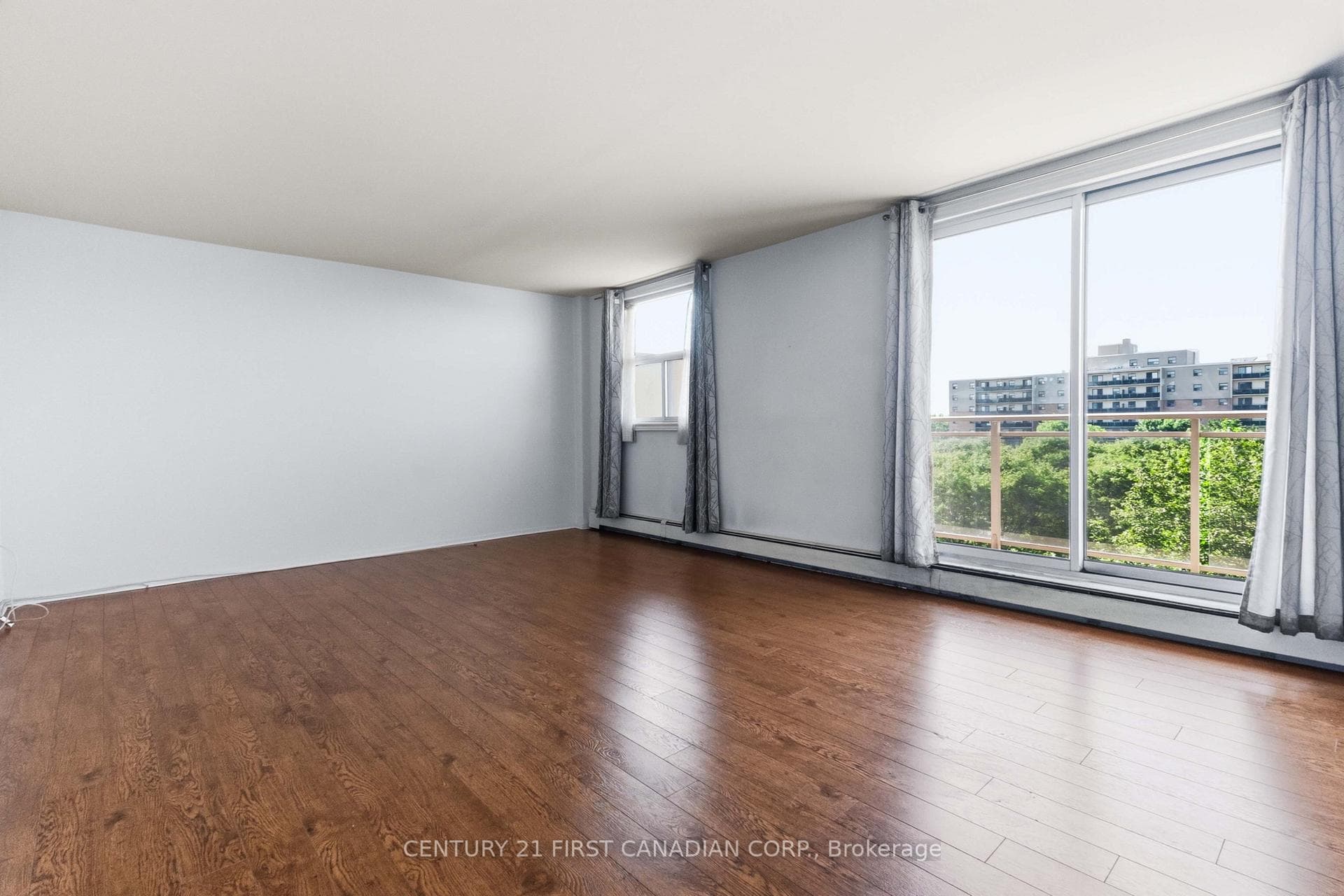 931 Wonderland Road Unit 707 photo 11