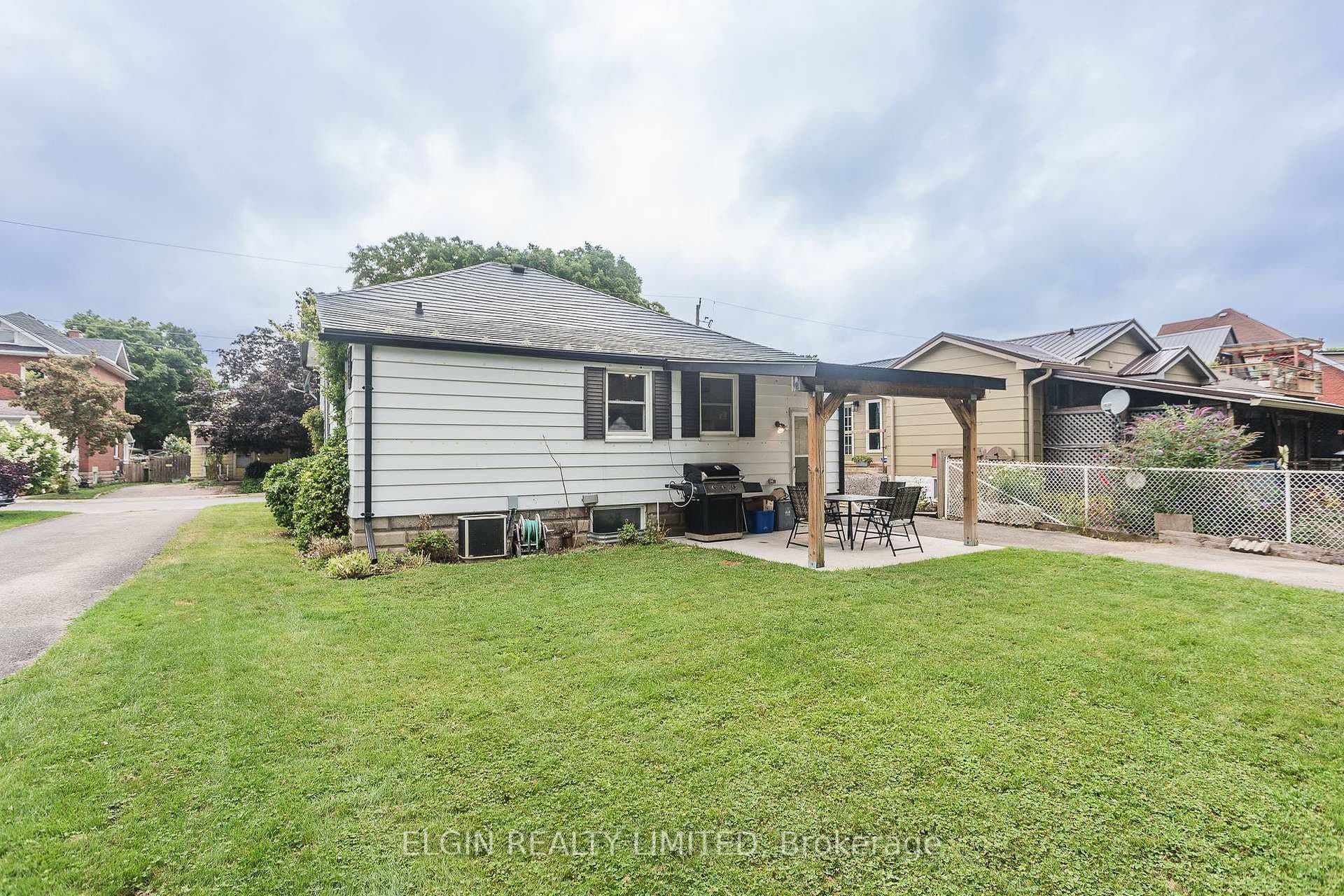 63 Manitoba Street photo 36