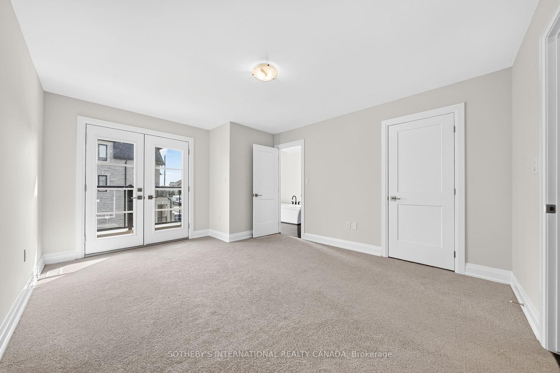 675 Victoria Road Unit 14 photo 12