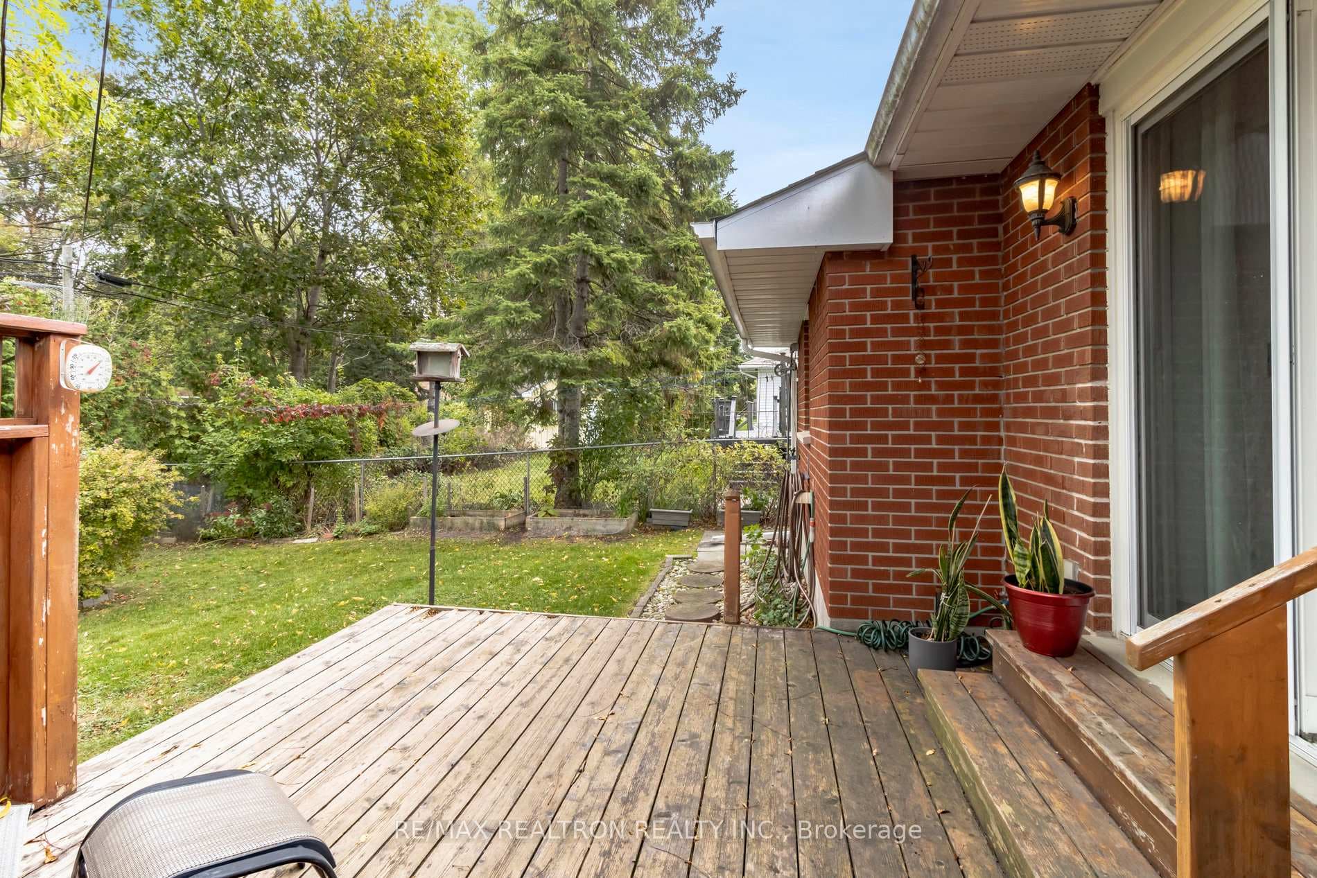 111 Avenue Road photo 33