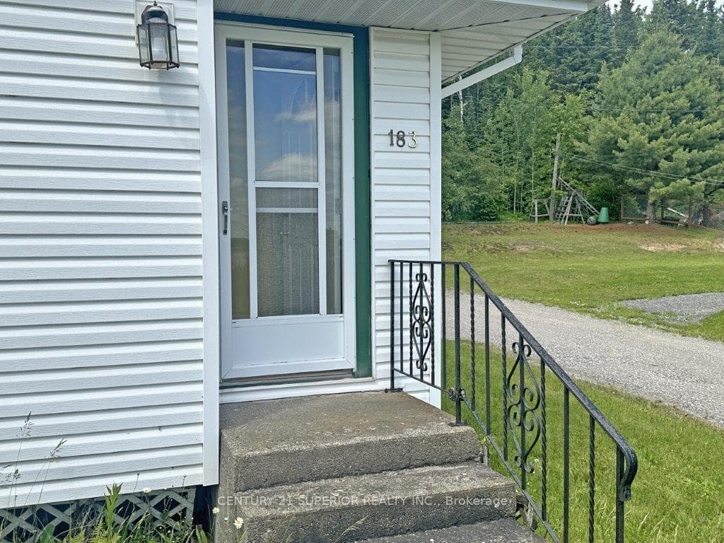 183 McKirdy Ave photo 6