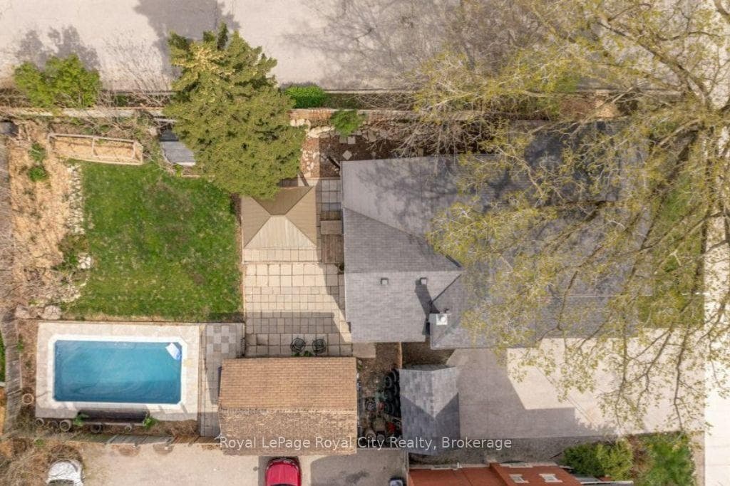 554 Woolwich Street photo 2