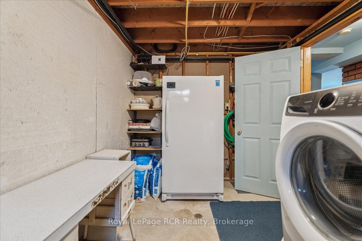 202 Gore Crescent photo 39