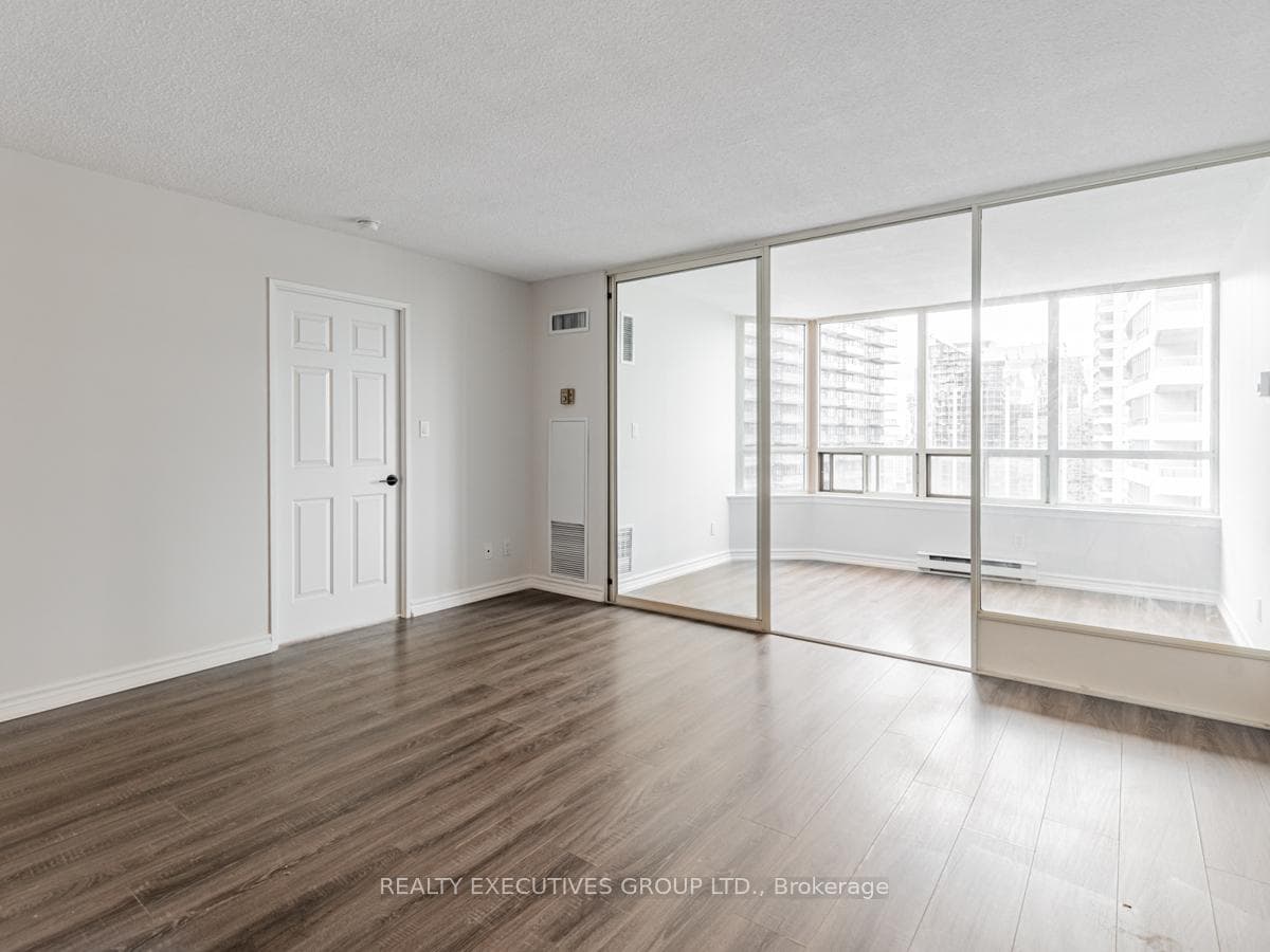 30 Greenfield Avenue Unit 2202 photo 12