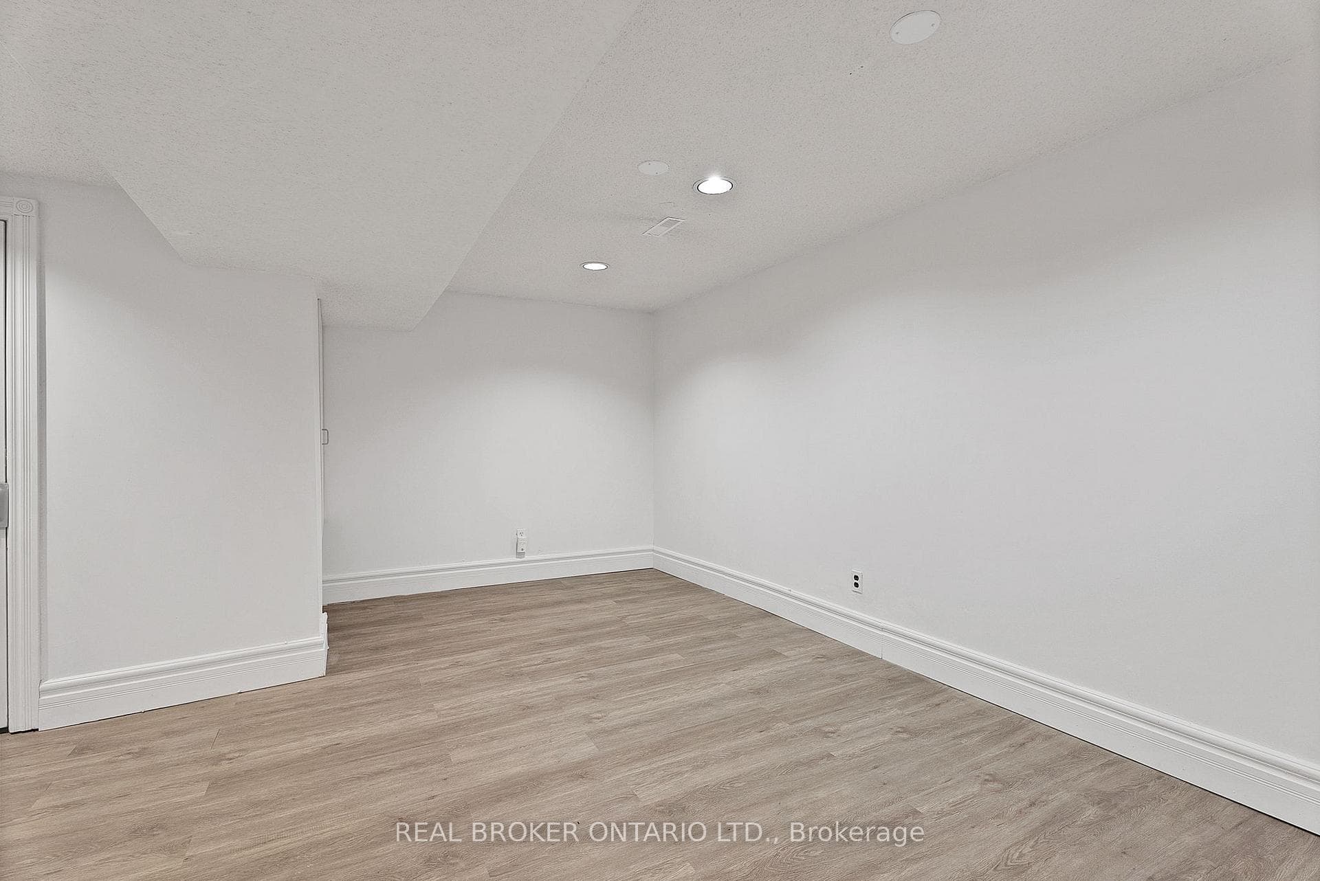104 Goodwood Drive photo 34